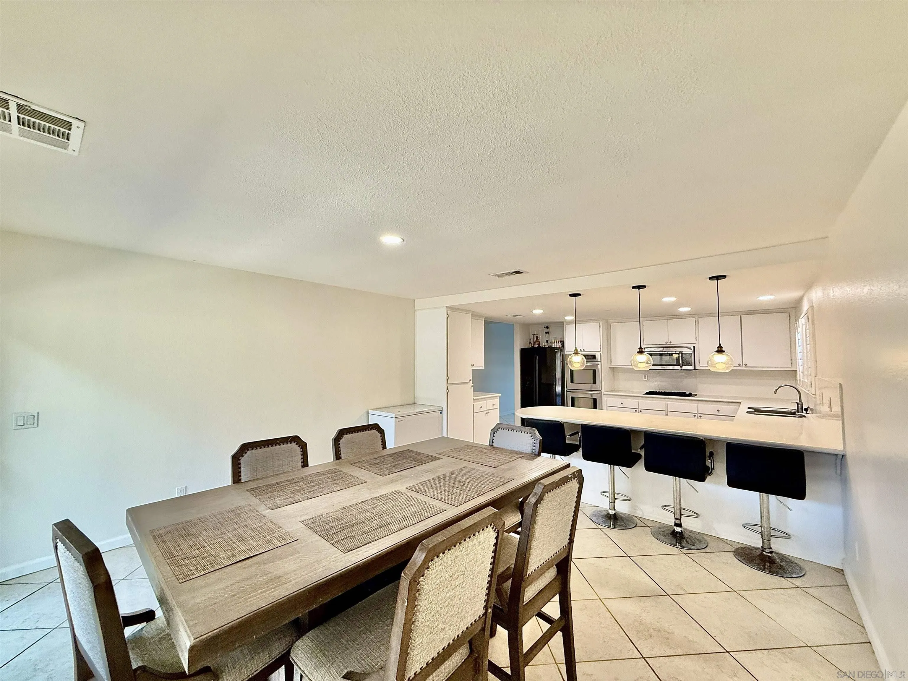 https://cdn.realtyfeed.com/cdn/127/250031426/2173d096923bd2dd1fbc4a1b21196e12.webp