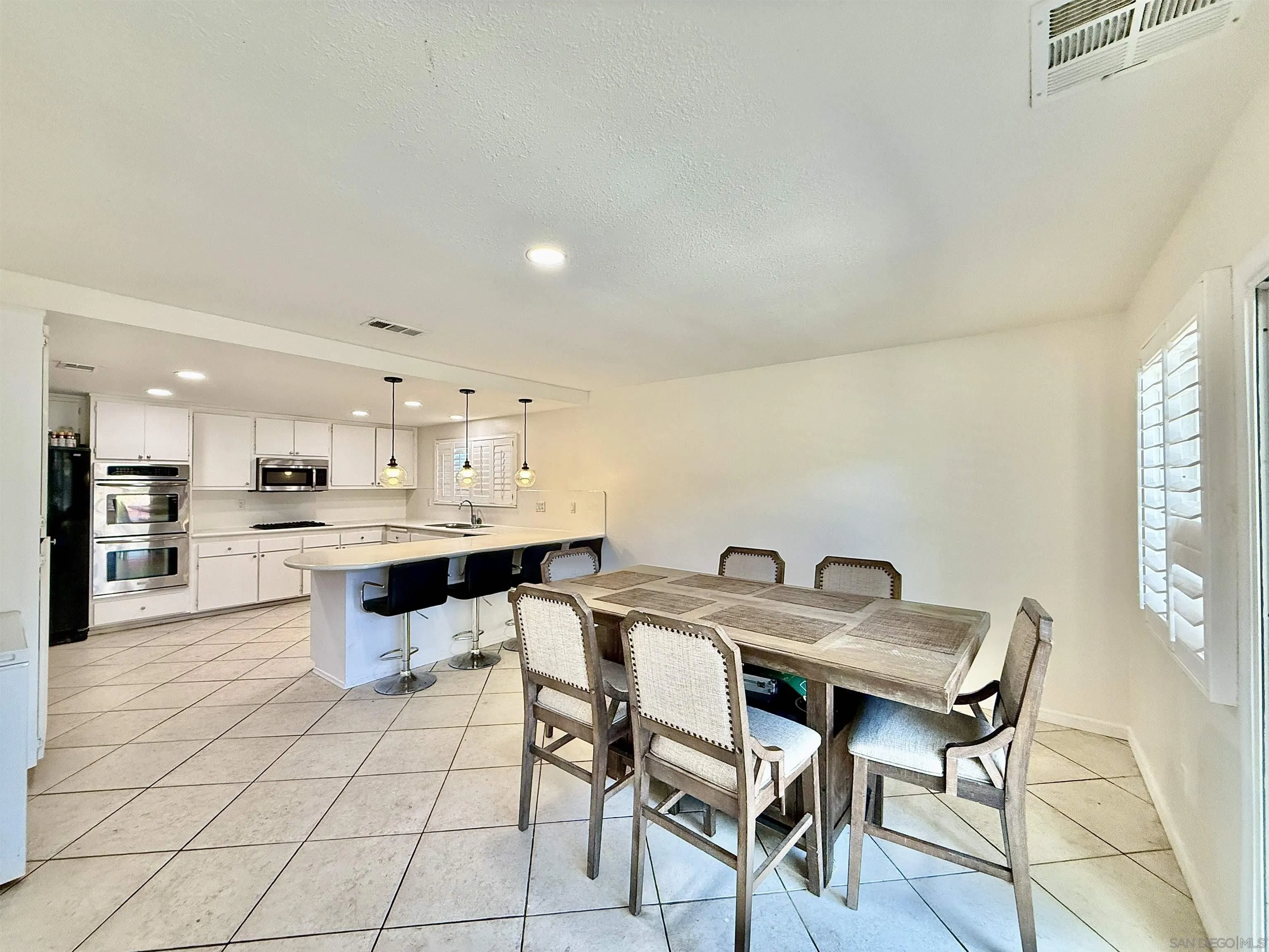 https://cdn.realtyfeed.com/cdn/127/250031426/3fd45d0b70cbaa32f52910c59ba981fc.webp