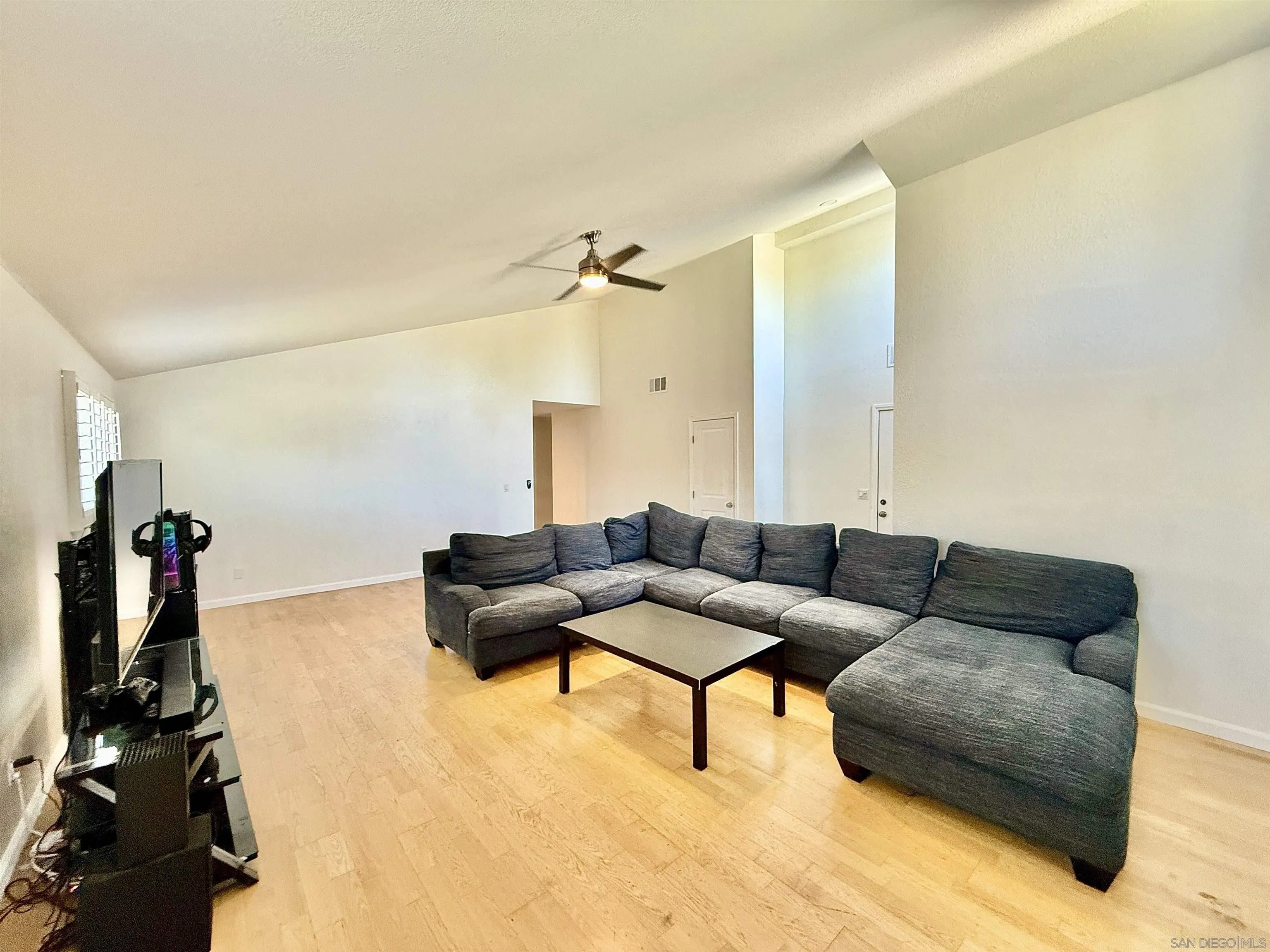 https://cdn.realtyfeed.com/cdn/127/250031426/71e6cfa753fb942c0bb49b093046a00d.webp