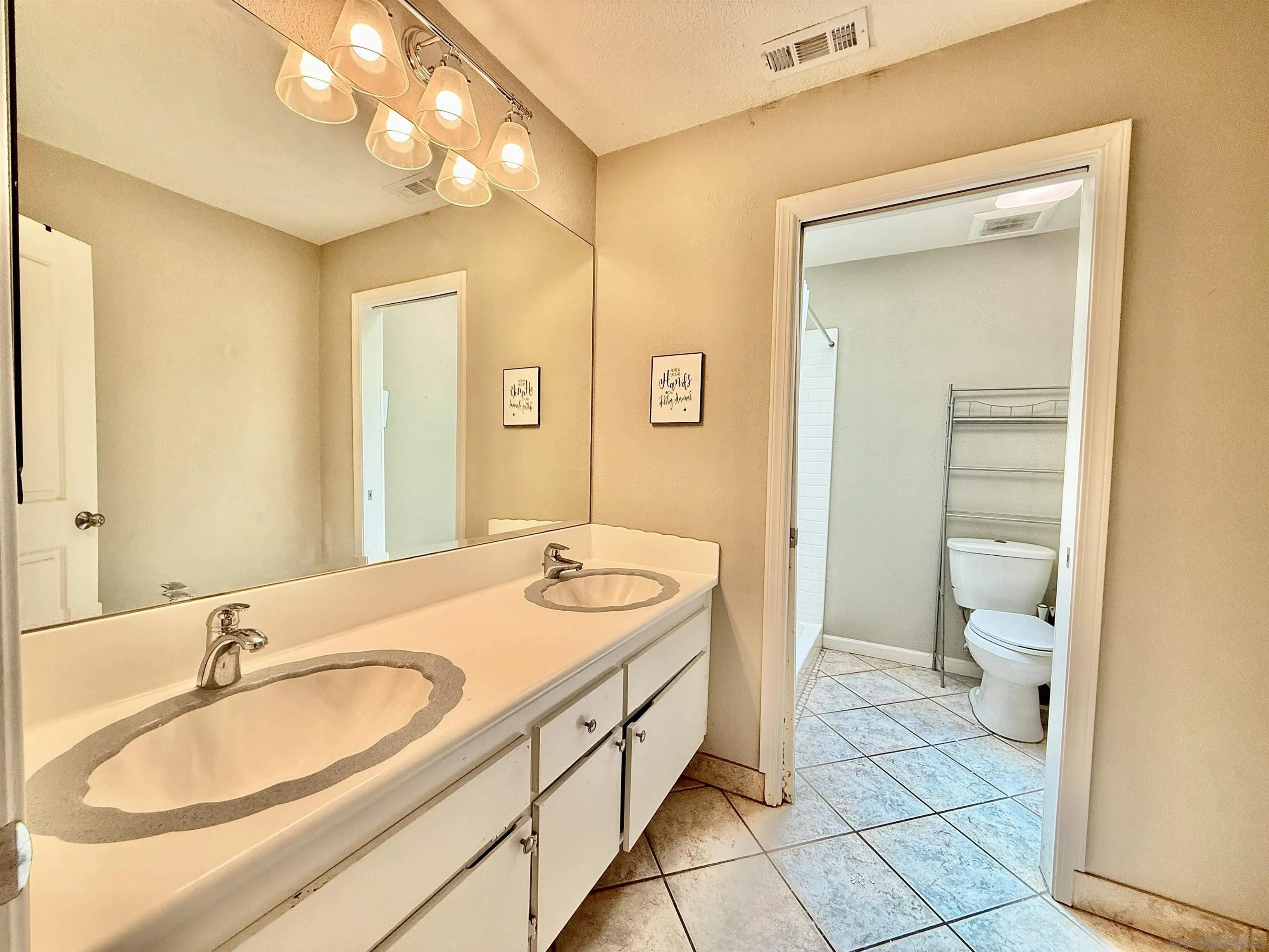https://cdn.realtyfeed.com/cdn/127/250031426/992d53a13586b4ee2c659518a9af5fac.webp