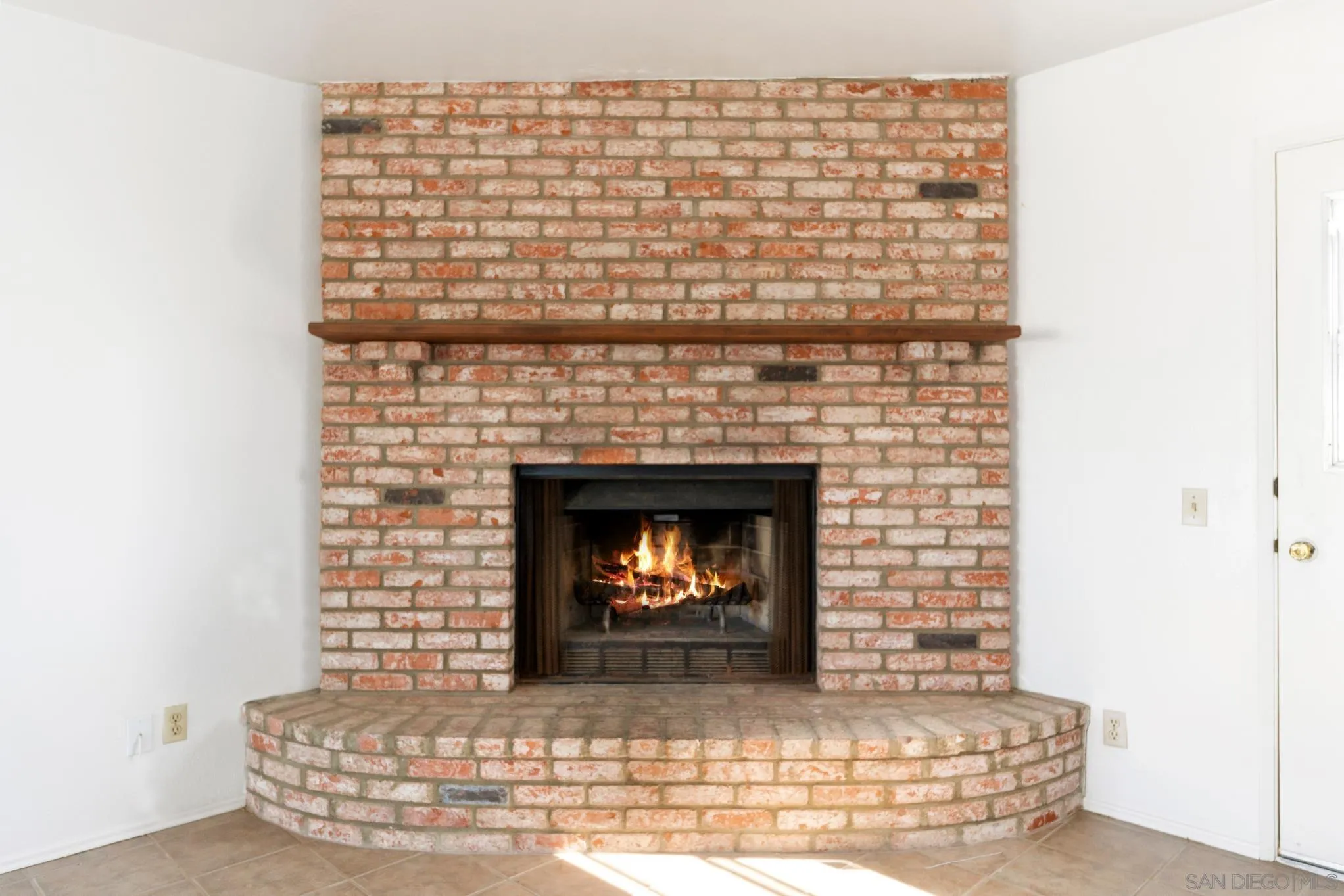 https://cdn.realtyfeed.com/cdn/127/250031427/2e4b5f6694ced62134a5e9c72ba72660.webp