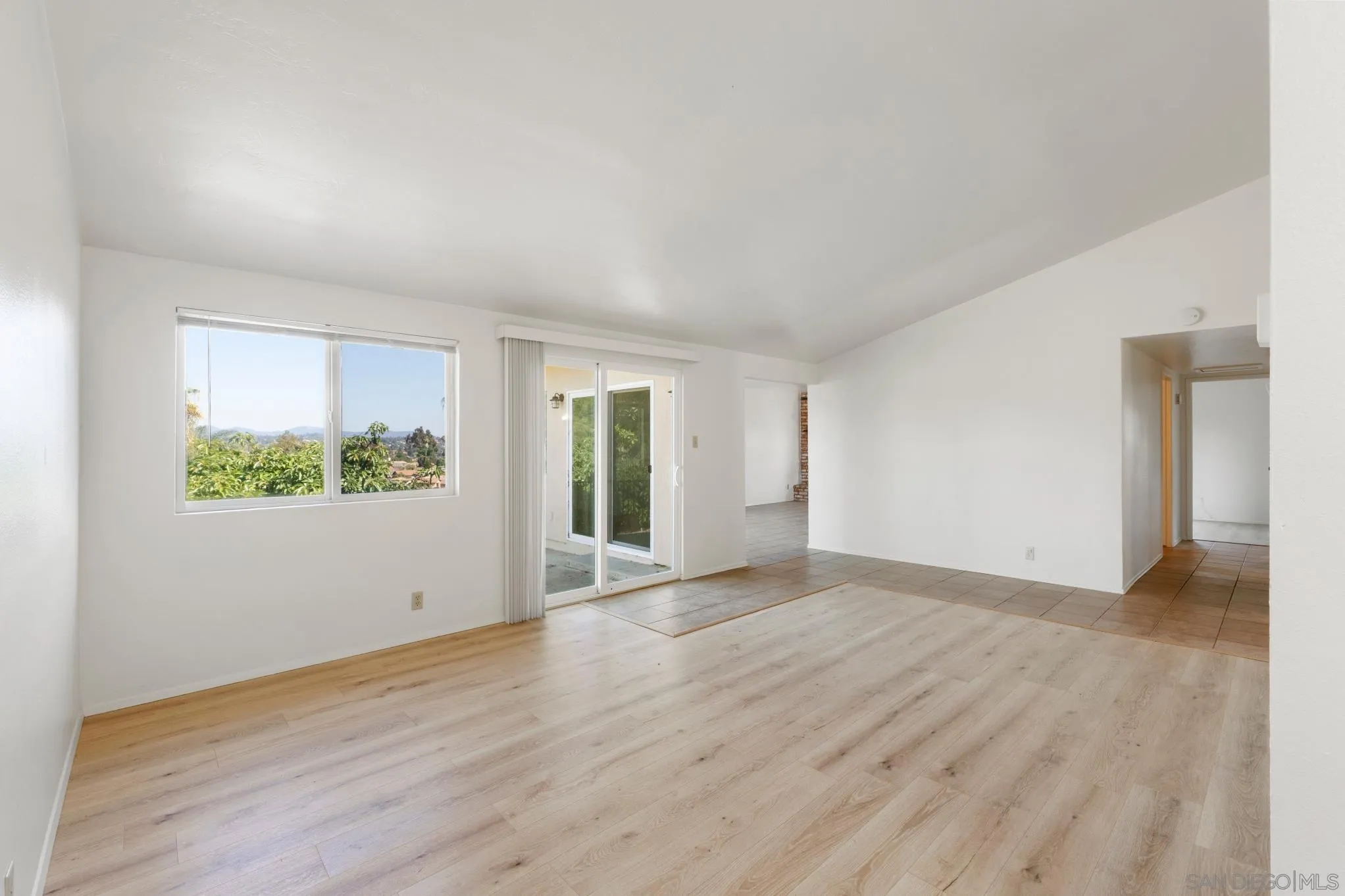https://cdn.realtyfeed.com/cdn/127/250031427/98512e282ac3636aff0cda86b1e3cdb1.webp