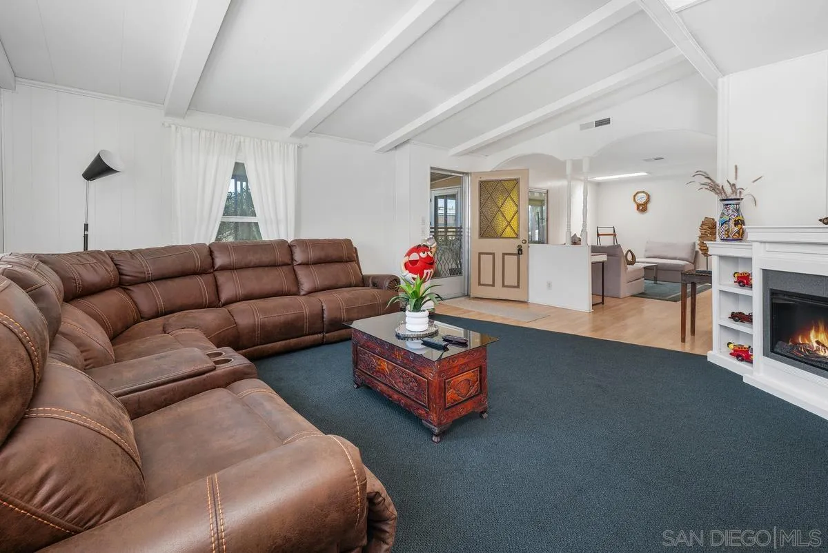 https://cdn.realtyfeed.com/cdn/127/250031434/a08492c04af08cf210230c5ecb31f93b.webp
