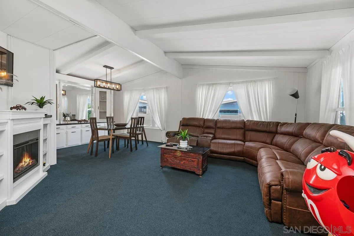 https://cdn.realtyfeed.com/cdn/127/250031434/b36bcd5aef366c4894912d8ab55cb325.webp