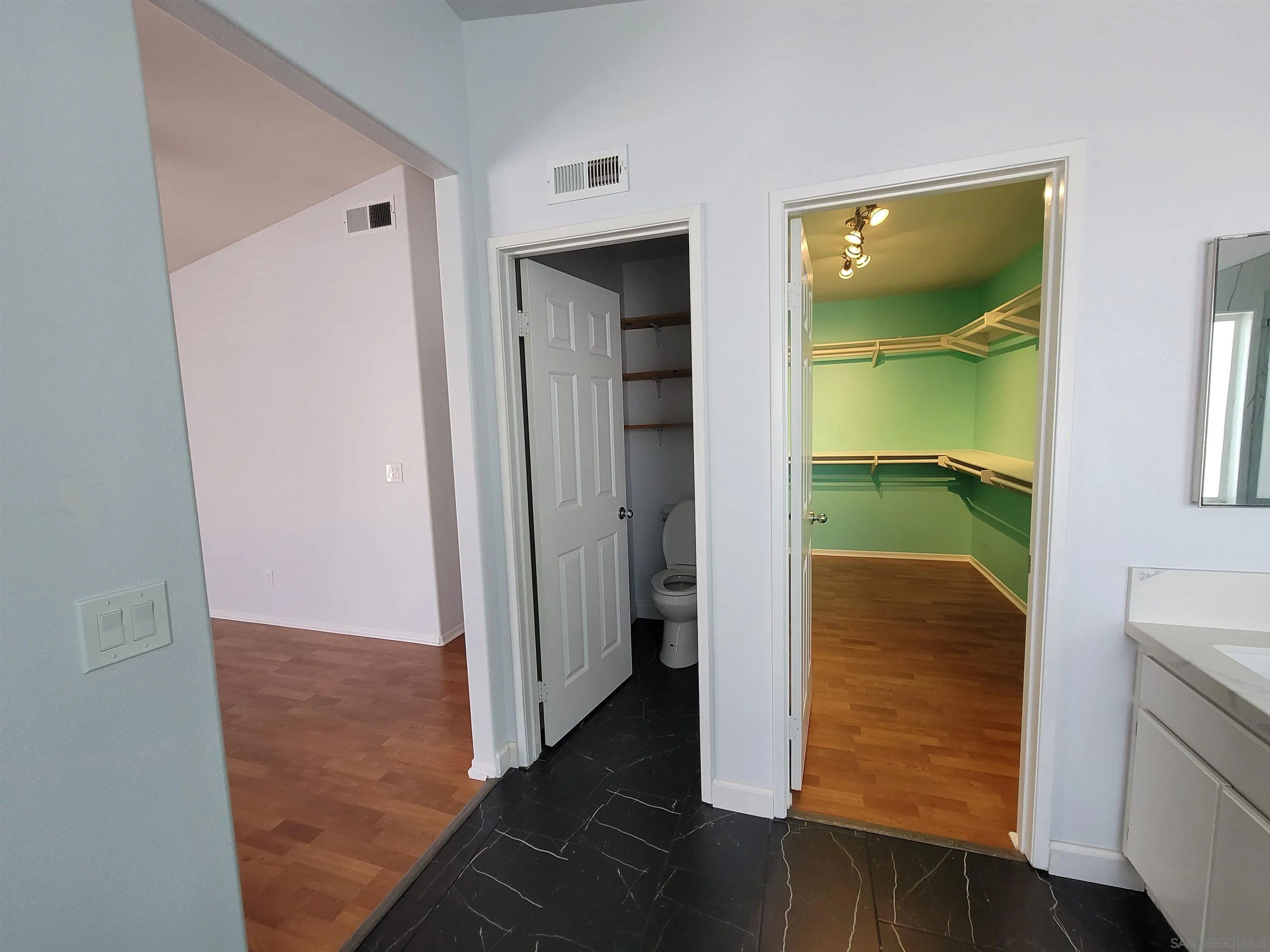 https://cdn.realtyfeed.com/cdn/127/250031478/7f7b41c3f2ab302bf03ebb9bb7c66ae0.webp
