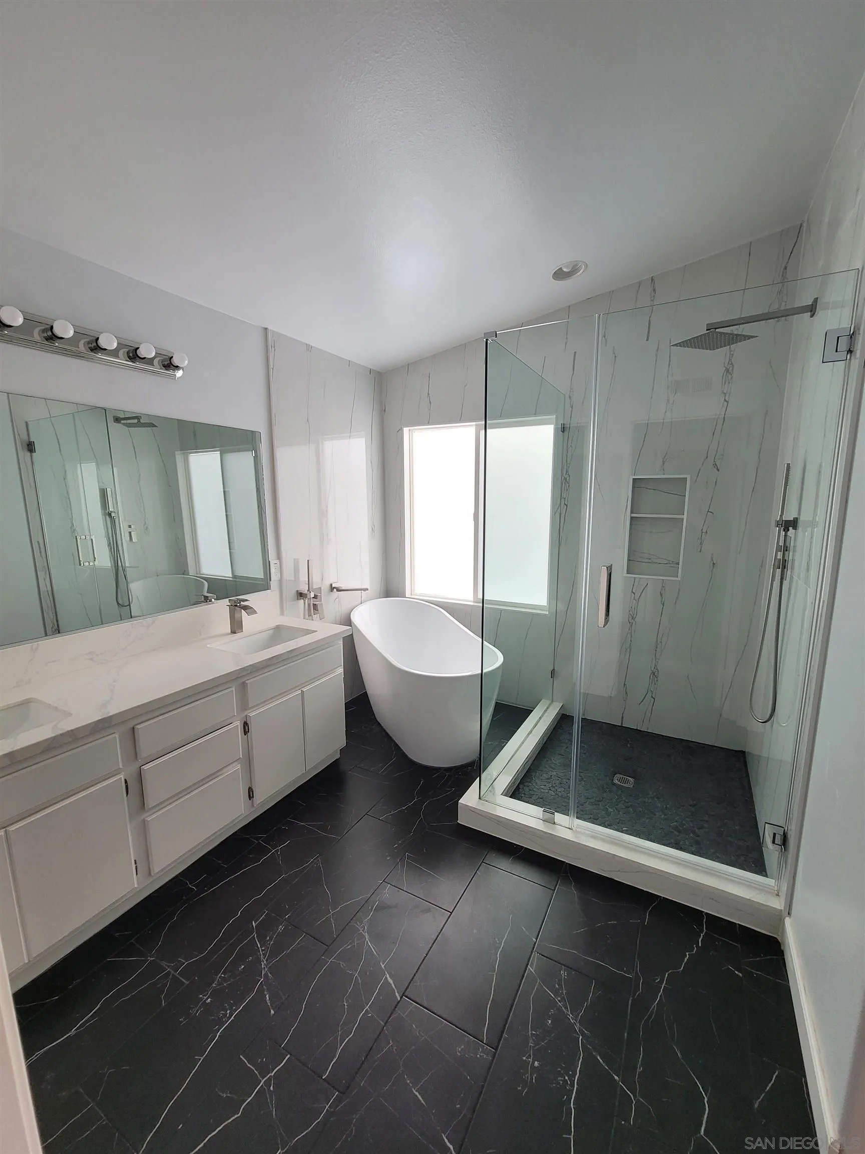 https://cdn.realtyfeed.com/cdn/127/250031478/dda432f9ffec3a1bdb2faa77e9e27822.webp