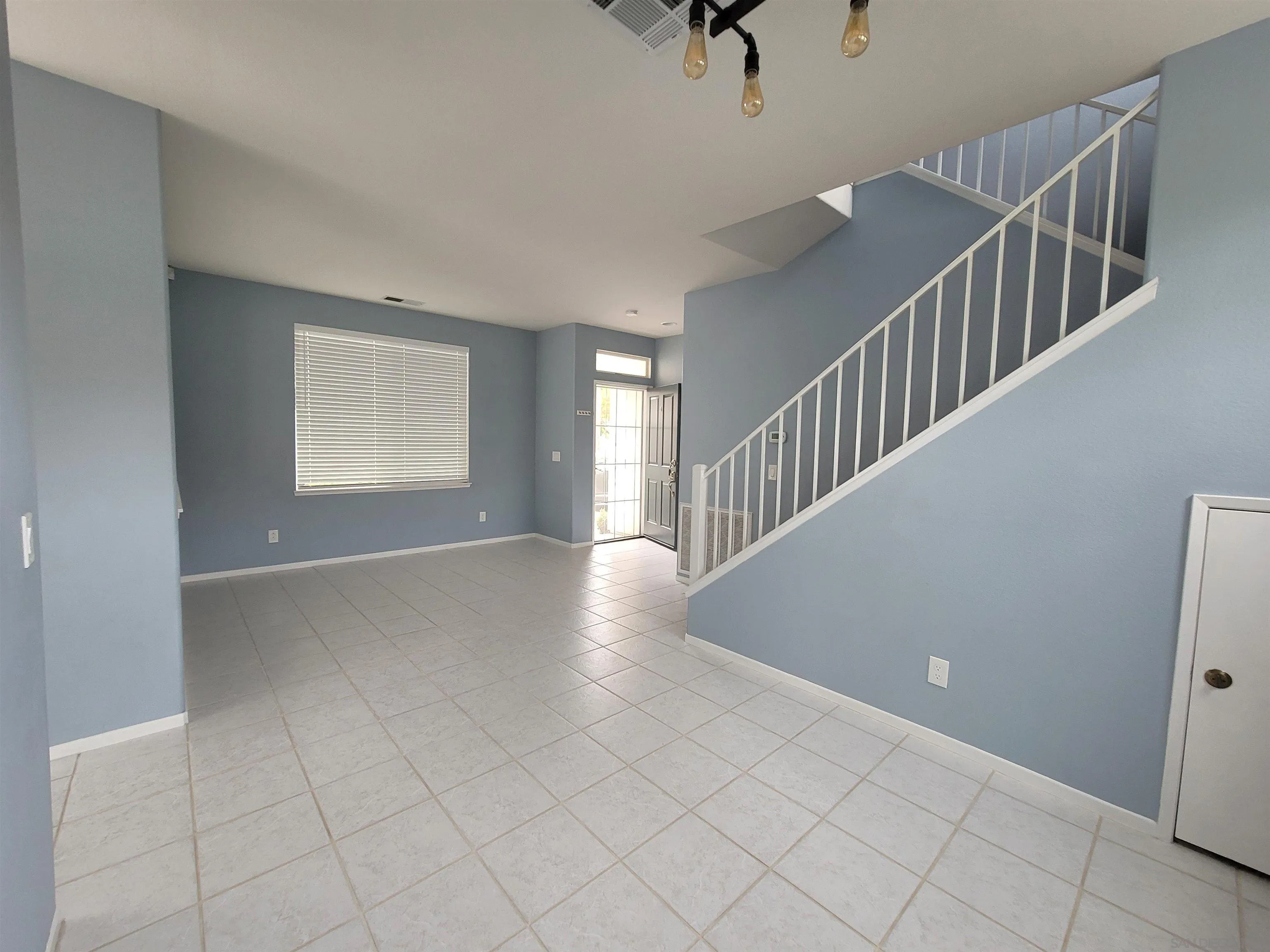 https://cdn.realtyfeed.com/cdn/127/250031478/eabfe7238bc81018b4e225083607fe28.webp