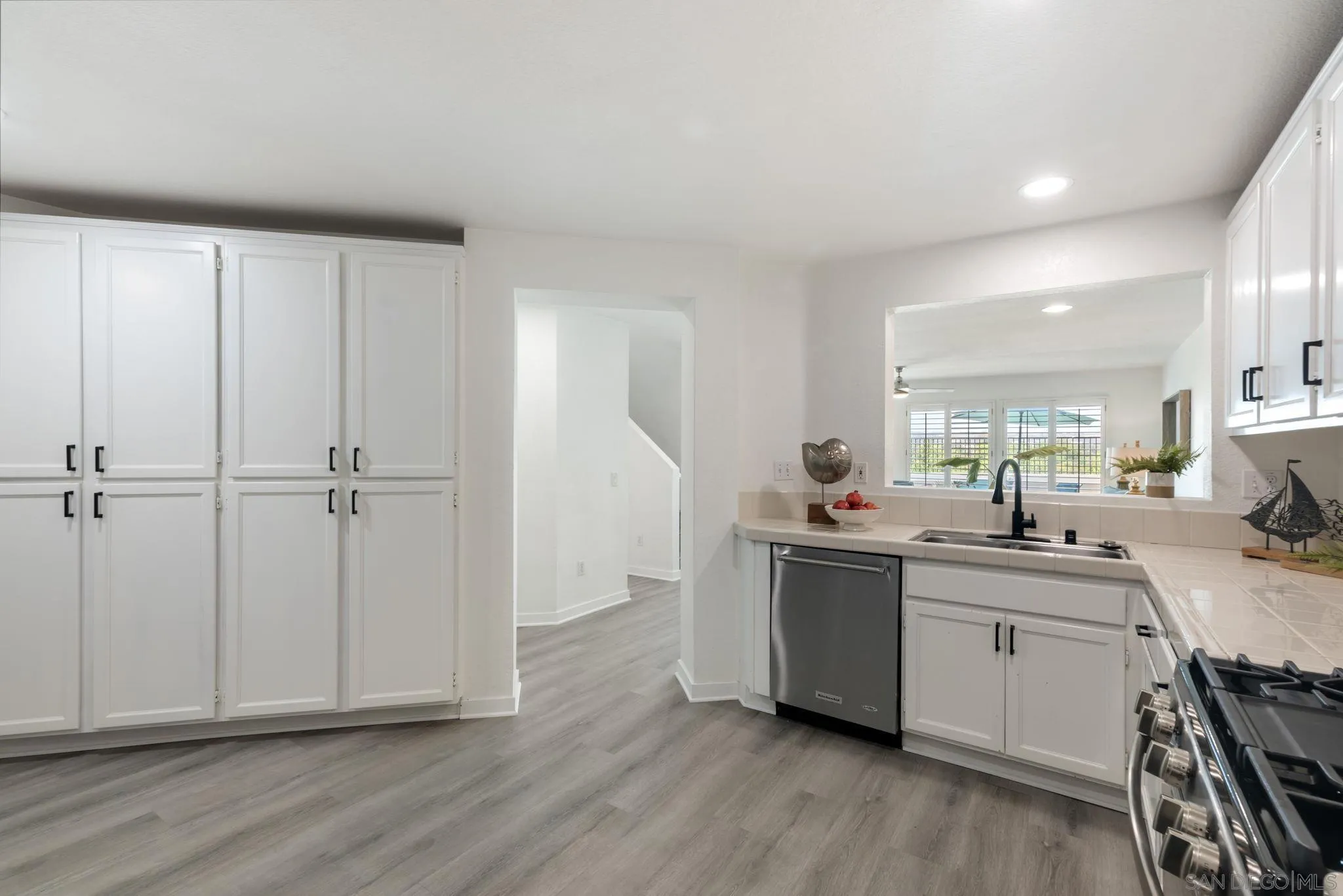 https://cdn.realtyfeed.com/cdn/127/250031487/1a918137b77537e98abf6e0607a4778c.webp