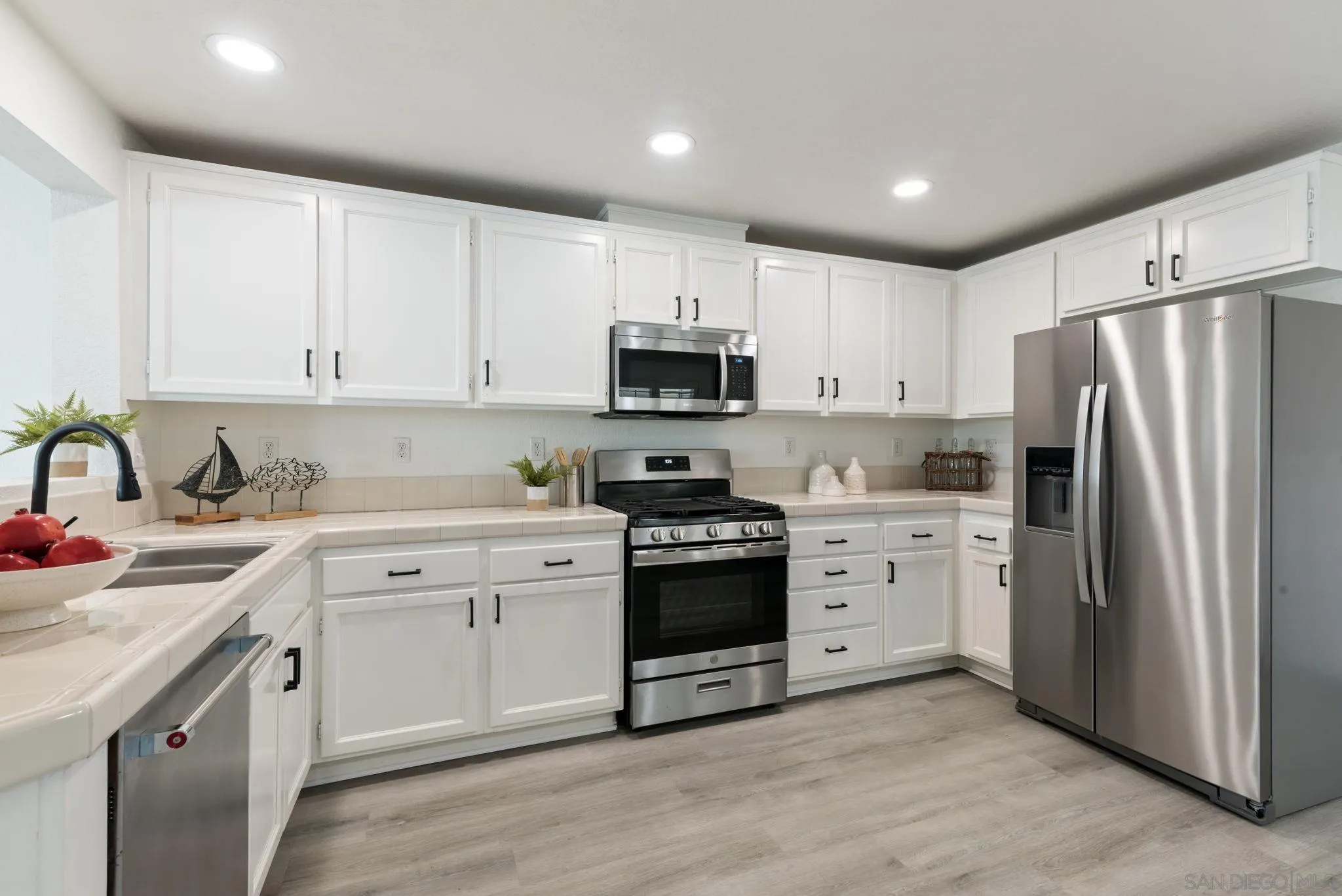 https://cdn.realtyfeed.com/cdn/127/250031487/43f3e442be5b21b7650ab221aa4a28d3.webp