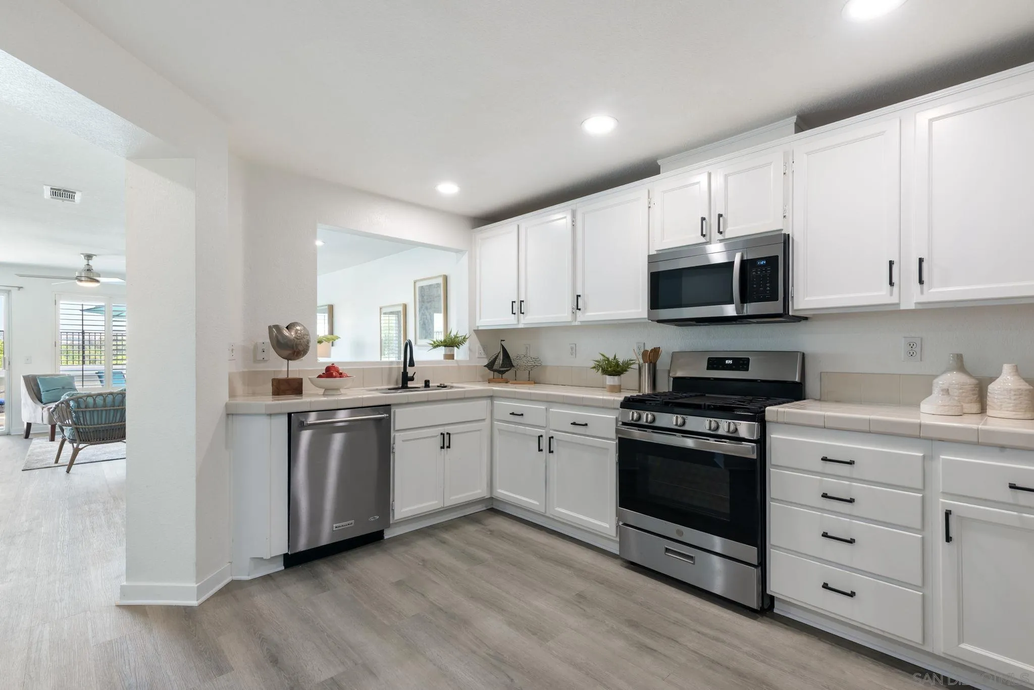 https://cdn.realtyfeed.com/cdn/127/250031487/d72b508456e6fa6cc403730836408d60.webp