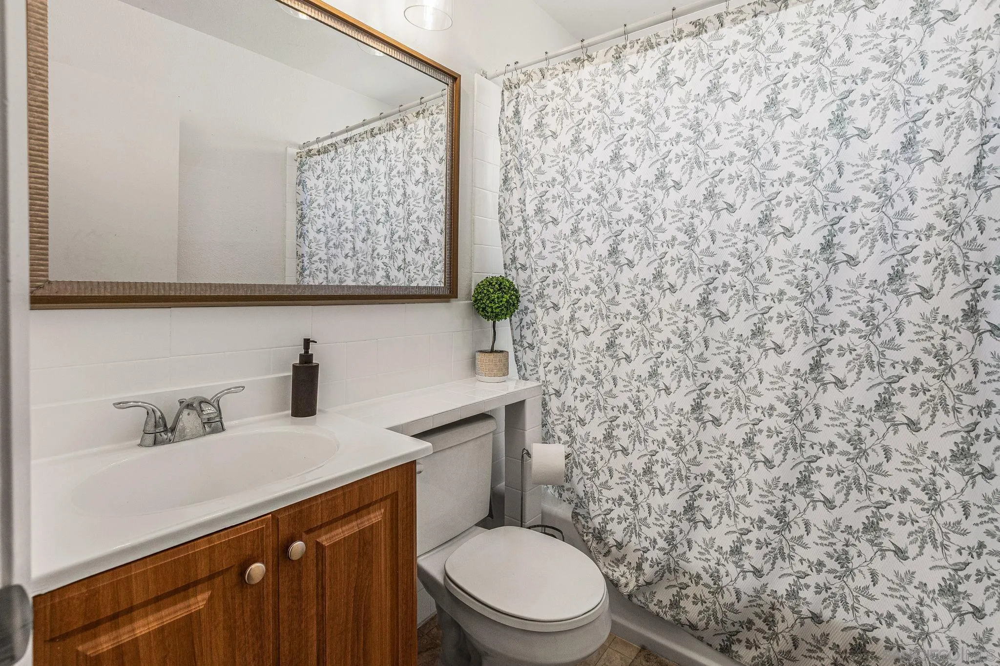 https://cdn.realtyfeed.com/cdn/127/250031508/78bfaff979f11440108d002f43d8eb1b.webp