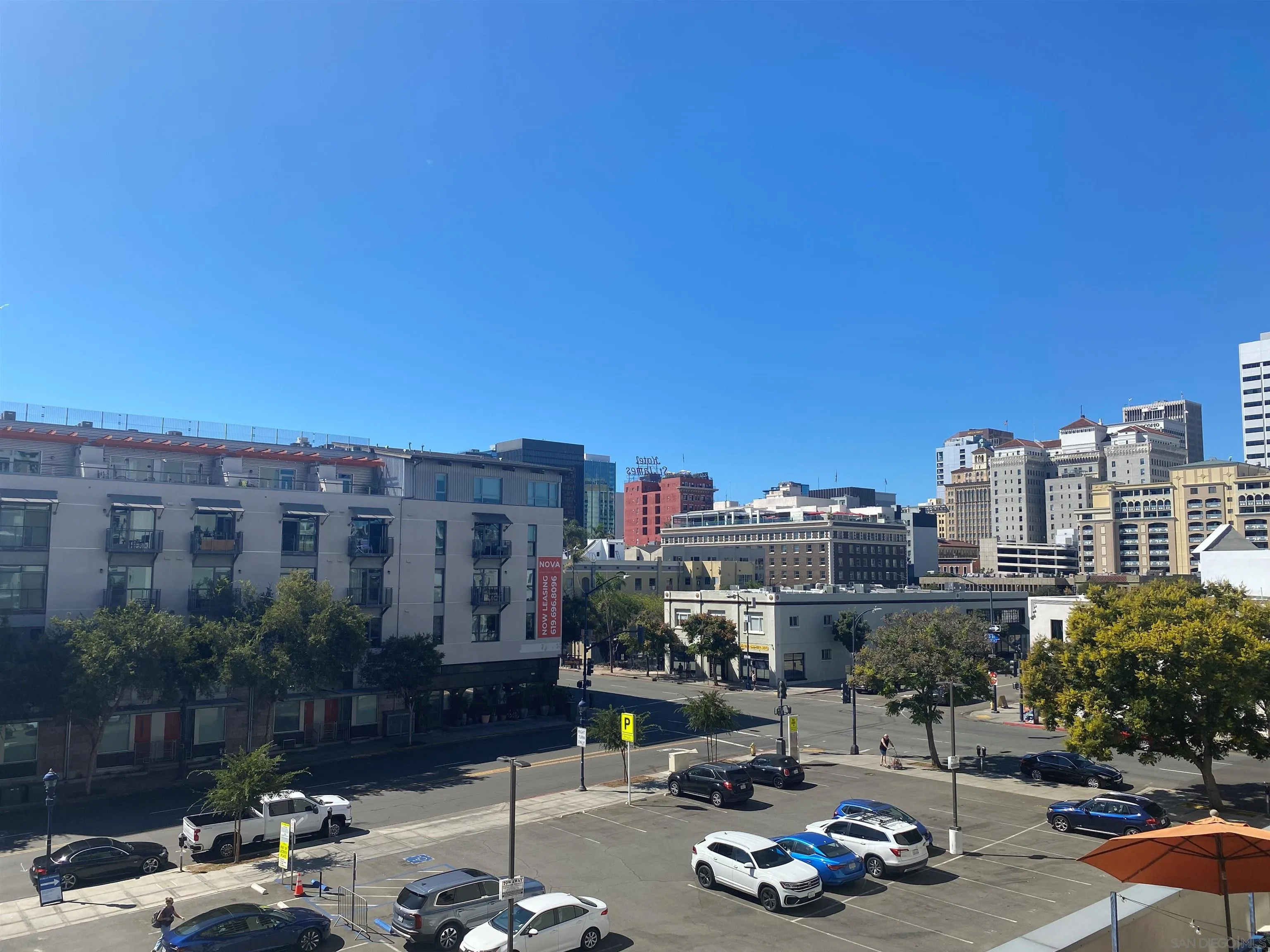 Live in the heart of it all! Gorgeous condo offers a very spacious open kitchen floor plan with granite countertops. End unit with a balcony and westerly views! Nice quiet building with secured entry, fitness center, rooftop common area with great skyline views to Petco Park and enjoy a BBQ while watching a game.  One underground parking space included.