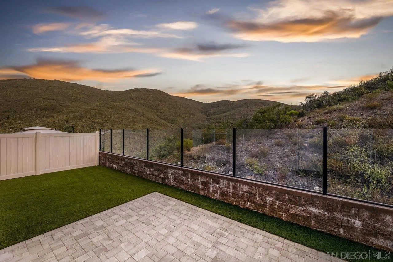 https://cdn.realtyfeed.com/cdn/127/250031558/02674cde2440940d9340e65a0db60c32.webp