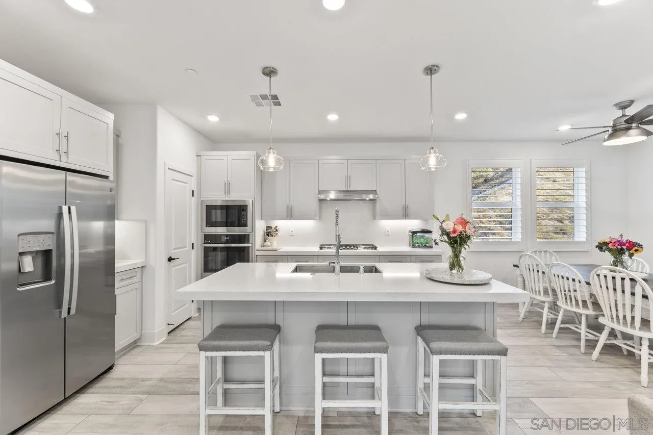 https://cdn.realtyfeed.com/cdn/127/250031558/46276781143b594b2153704b0ad3a205.webp