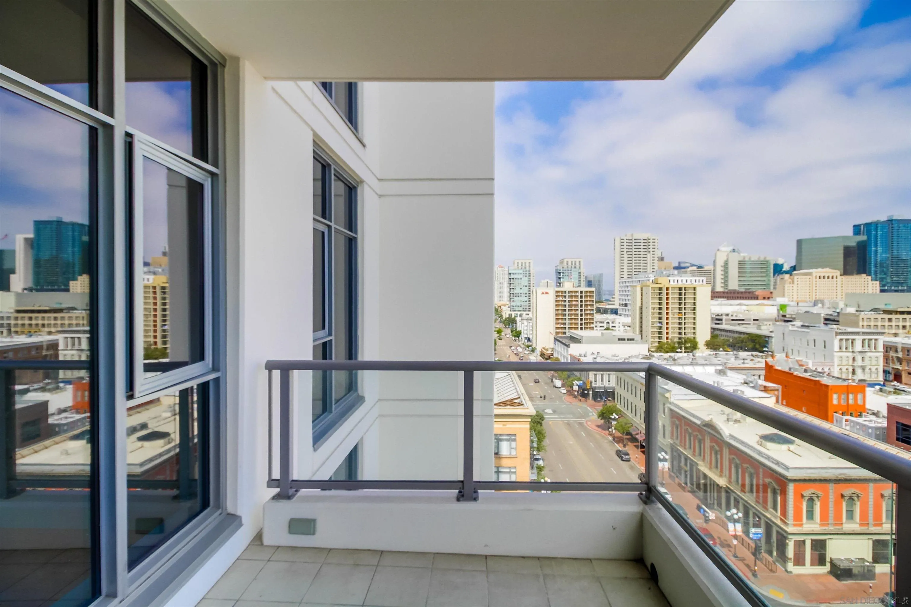 https://cdn.realtyfeed.com/cdn/127/250031563/28db13a330397b4194b0cbc5f8dab1b6.webp
