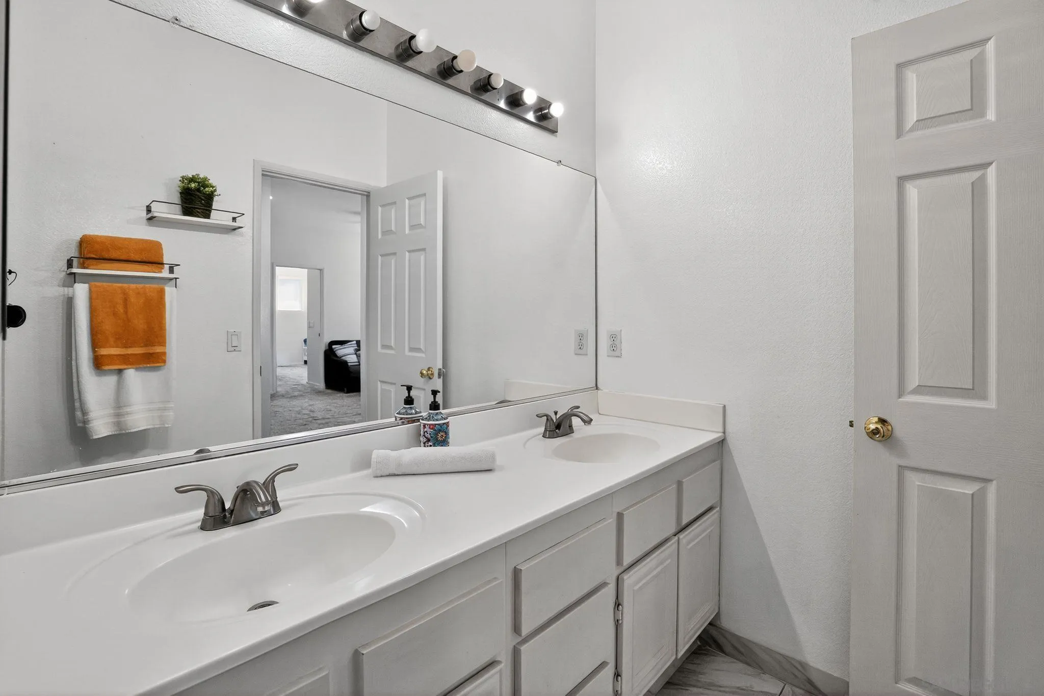 https://cdn.realtyfeed.com/cdn/127/250031578/6c57c3349749cde977fd81758e39610b.webp