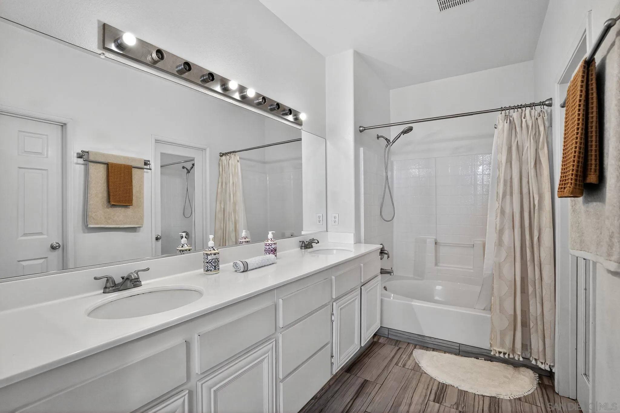 https://cdn.realtyfeed.com/cdn/127/250031578/c576c292e74012c3007a07e4f8d06e79.webp