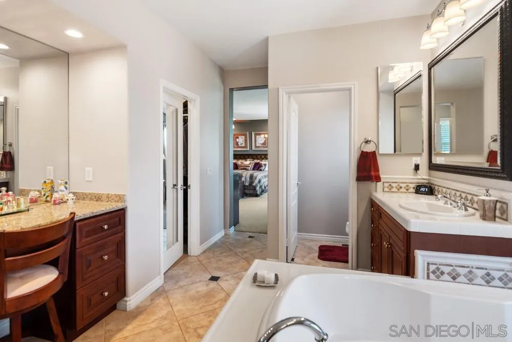 https://cdn.realtyfeed.com/cdn/127/250031579/3ff93e97aaf3b72a871b2cf8b57bf375.webp
