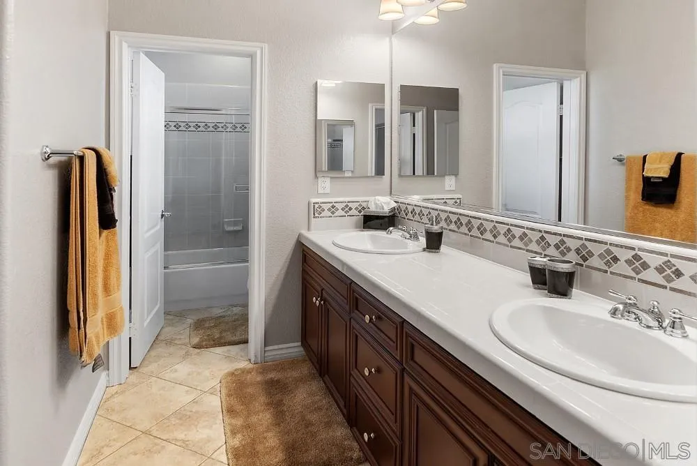 https://cdn.realtyfeed.com/cdn/127/250031579/fd1c4f0b959c64fef54881b83b019b3b.webp