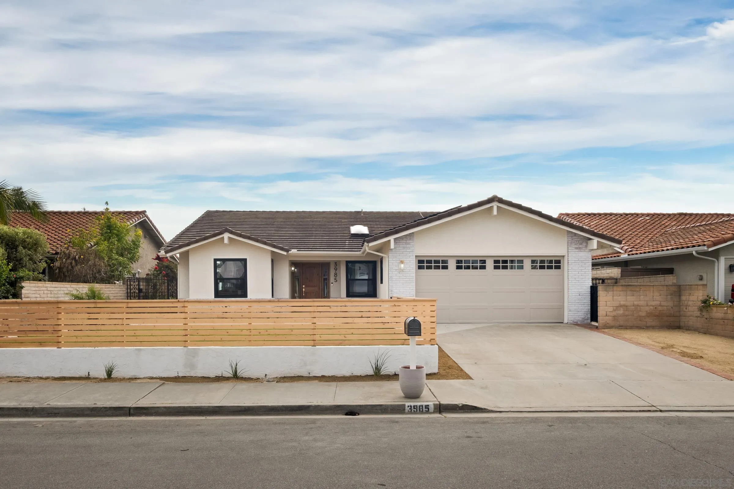 https://cdn.realtyfeed.com/cdn/127/250031588/0aaad5a312cc137d030cce52e2080350.webp