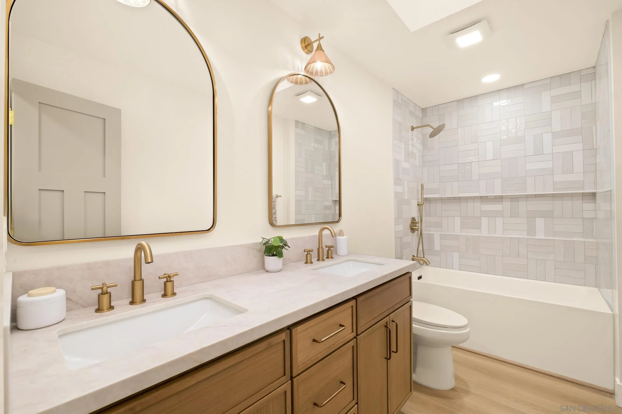 https://cdn.realtyfeed.com/cdn/127/250031588/37e51564b6c834ae5d4c33cb4d032ea5.webp