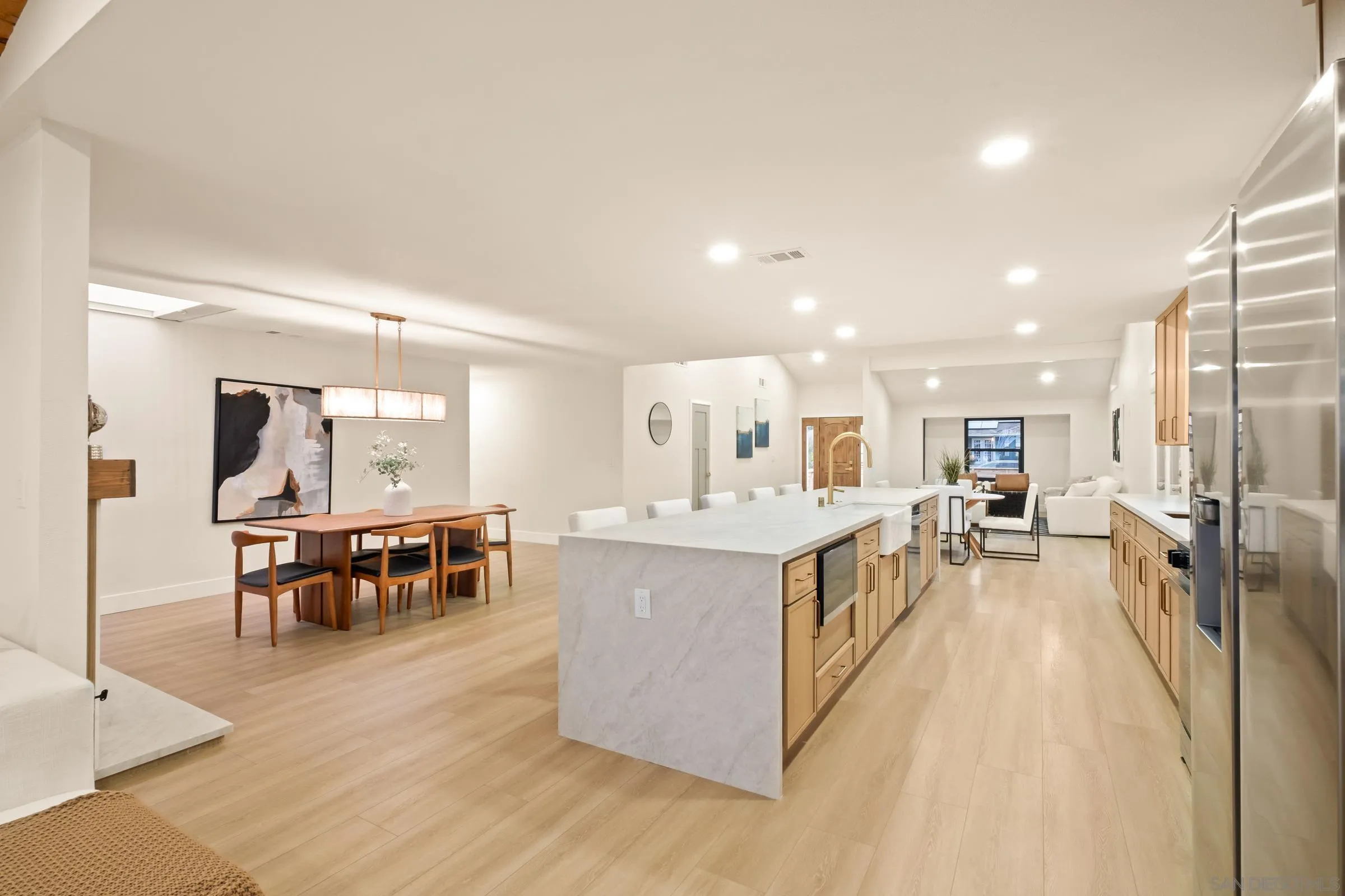 https://cdn.realtyfeed.com/cdn/127/250031588/5a6fd605492f43b05e24499b6a055e49.webp