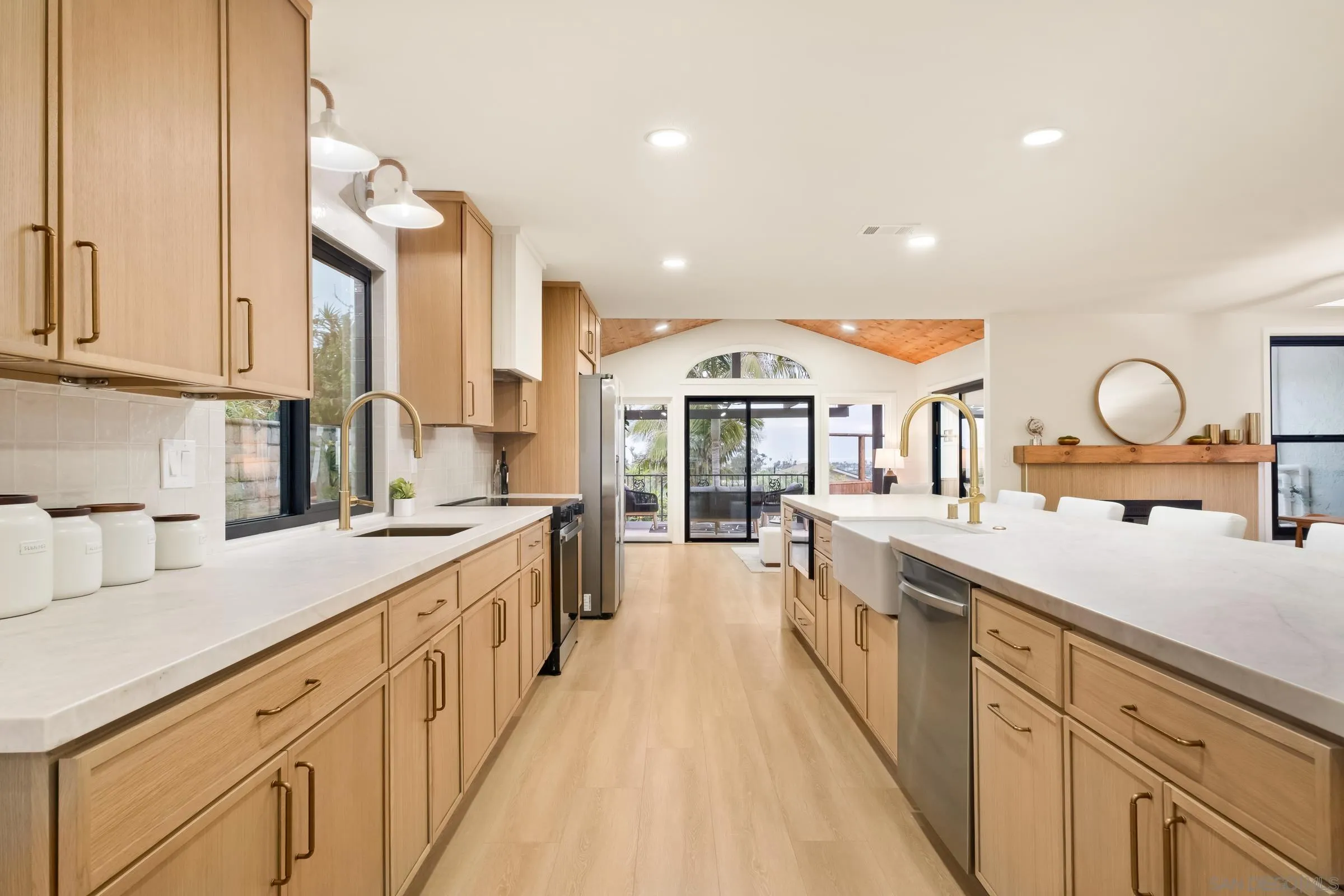 https://cdn.realtyfeed.com/cdn/127/250031588/a2c61d3aae1094ae3898e9b652206eb4.webp