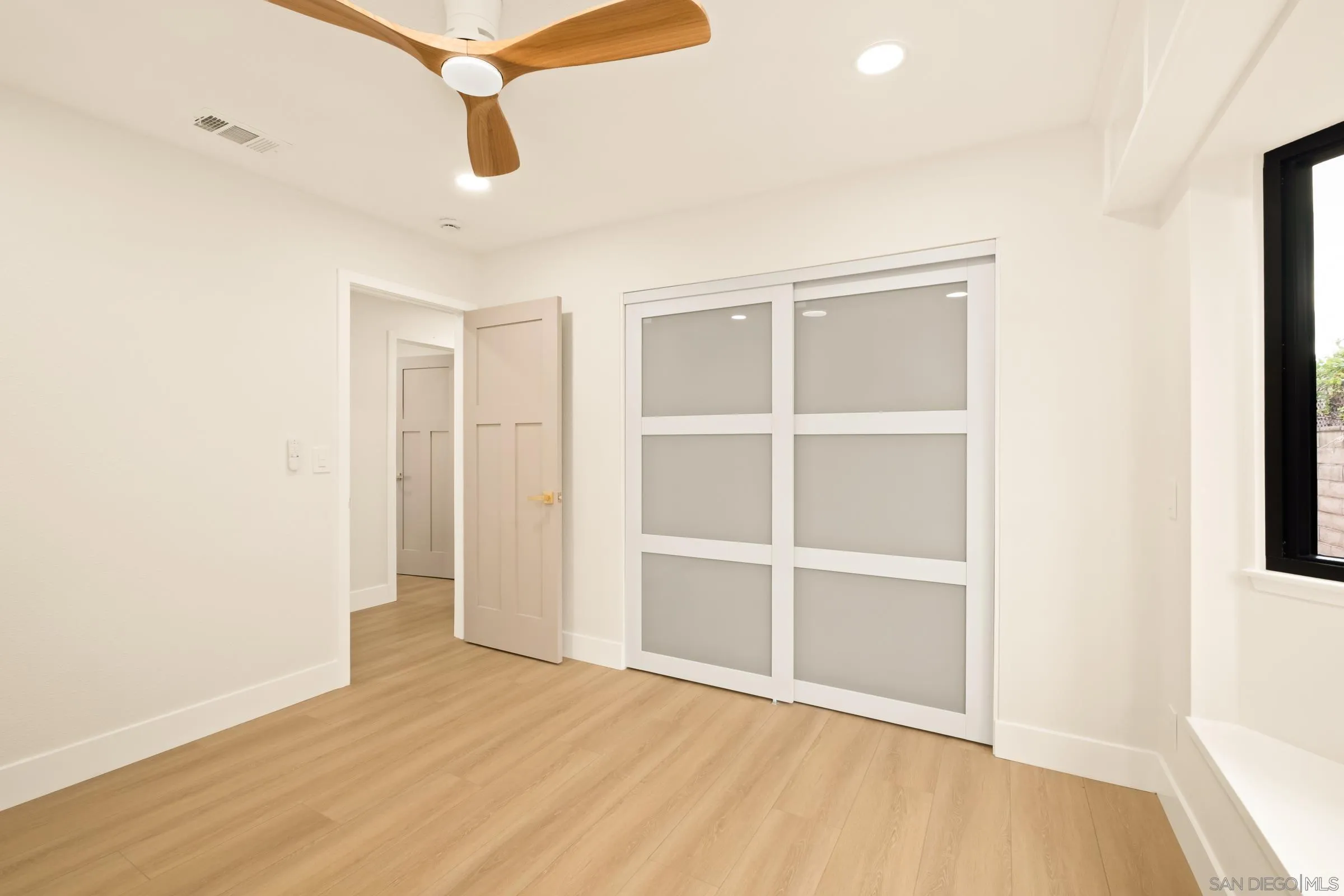 https://cdn.realtyfeed.com/cdn/127/250031588/ccba96c1af97477766833f5752f2e032.webp