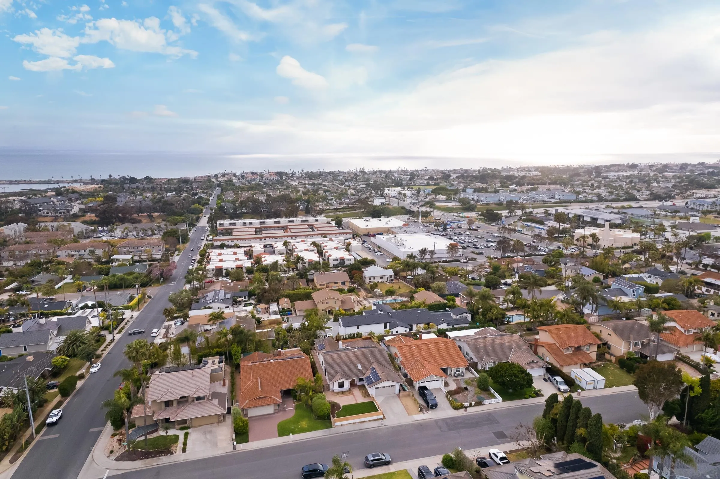 https://cdn.realtyfeed.com/cdn/127/250031588/ce0279f5bf6e850e3e175998dead6426.webp