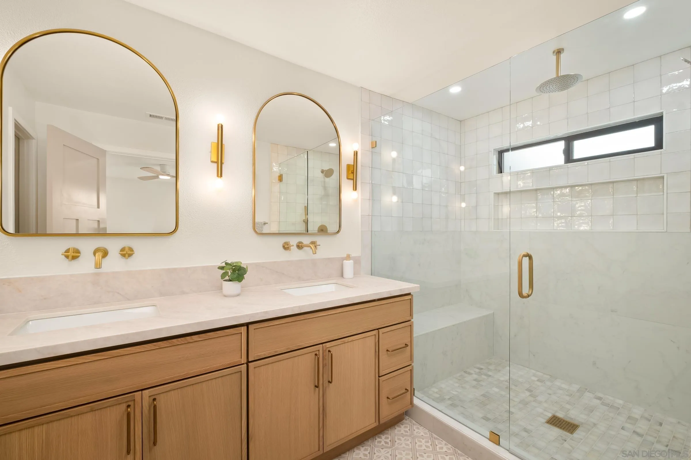 https://cdn.realtyfeed.com/cdn/127/250031588/cef5caef00a3501fd4eae2b4480f5db7.webp