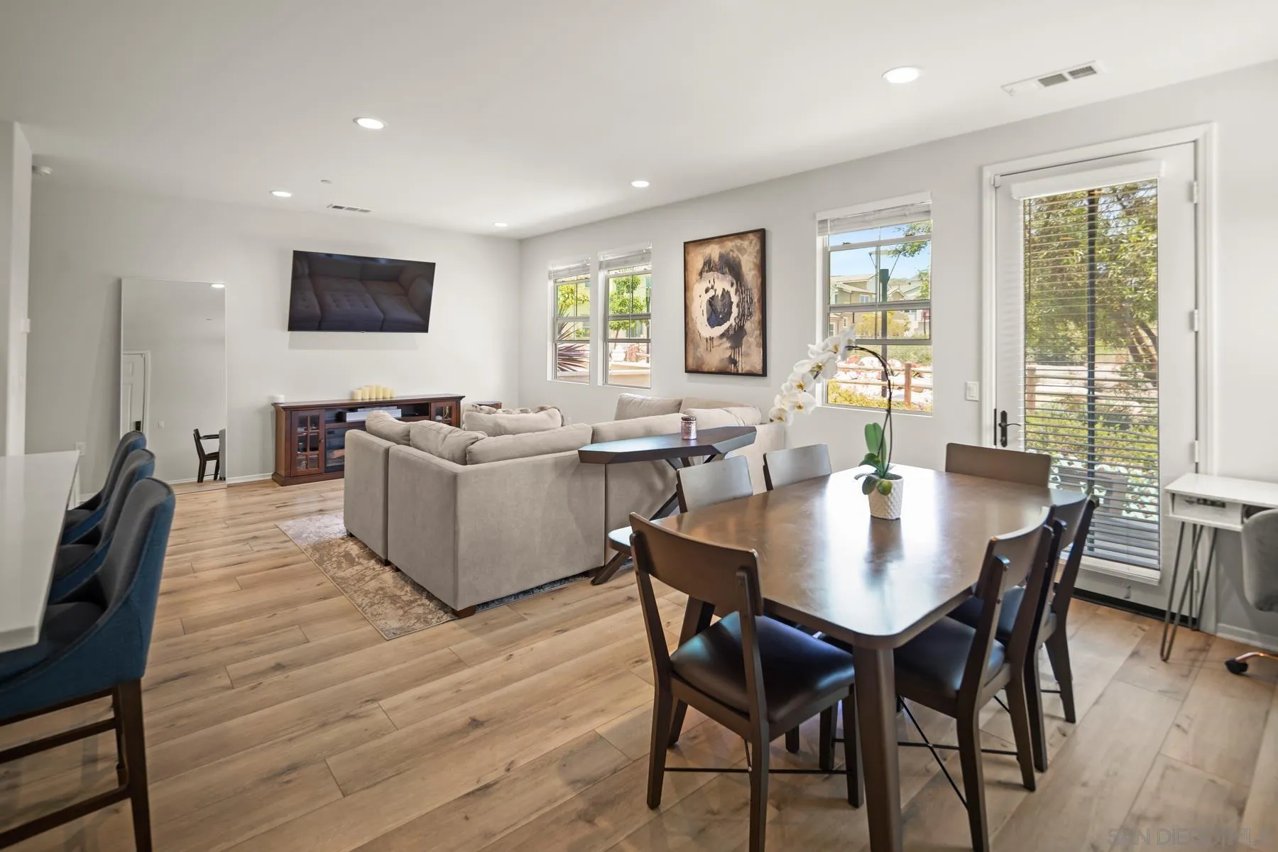 Photo #5: 250031608 Listing 