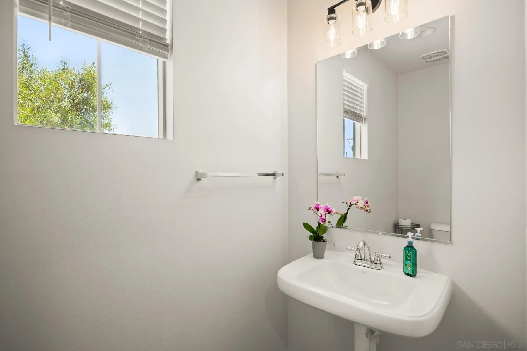 Photo #12: 250031608 Listing: Photo #12