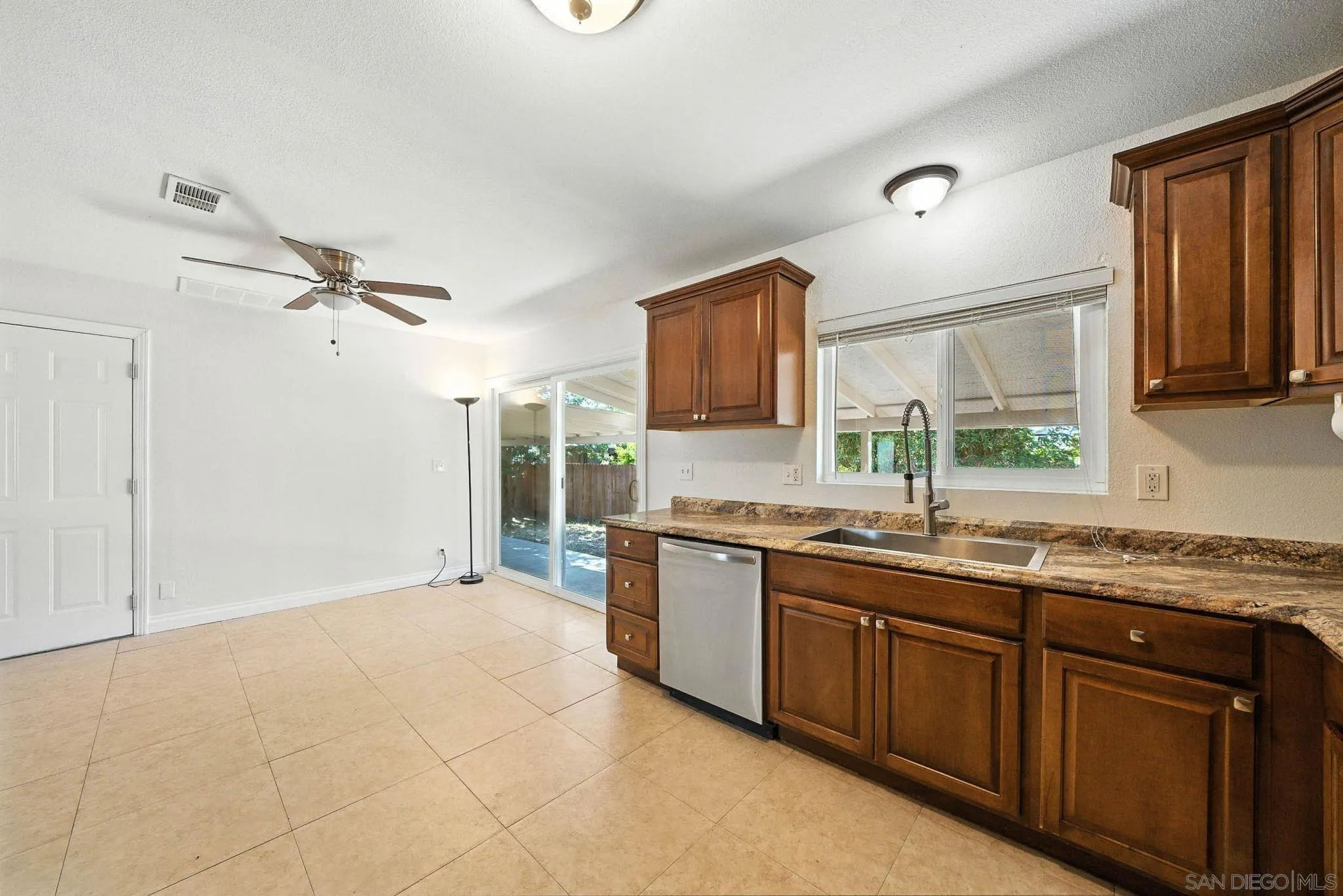 1660 Sycamore Dr.