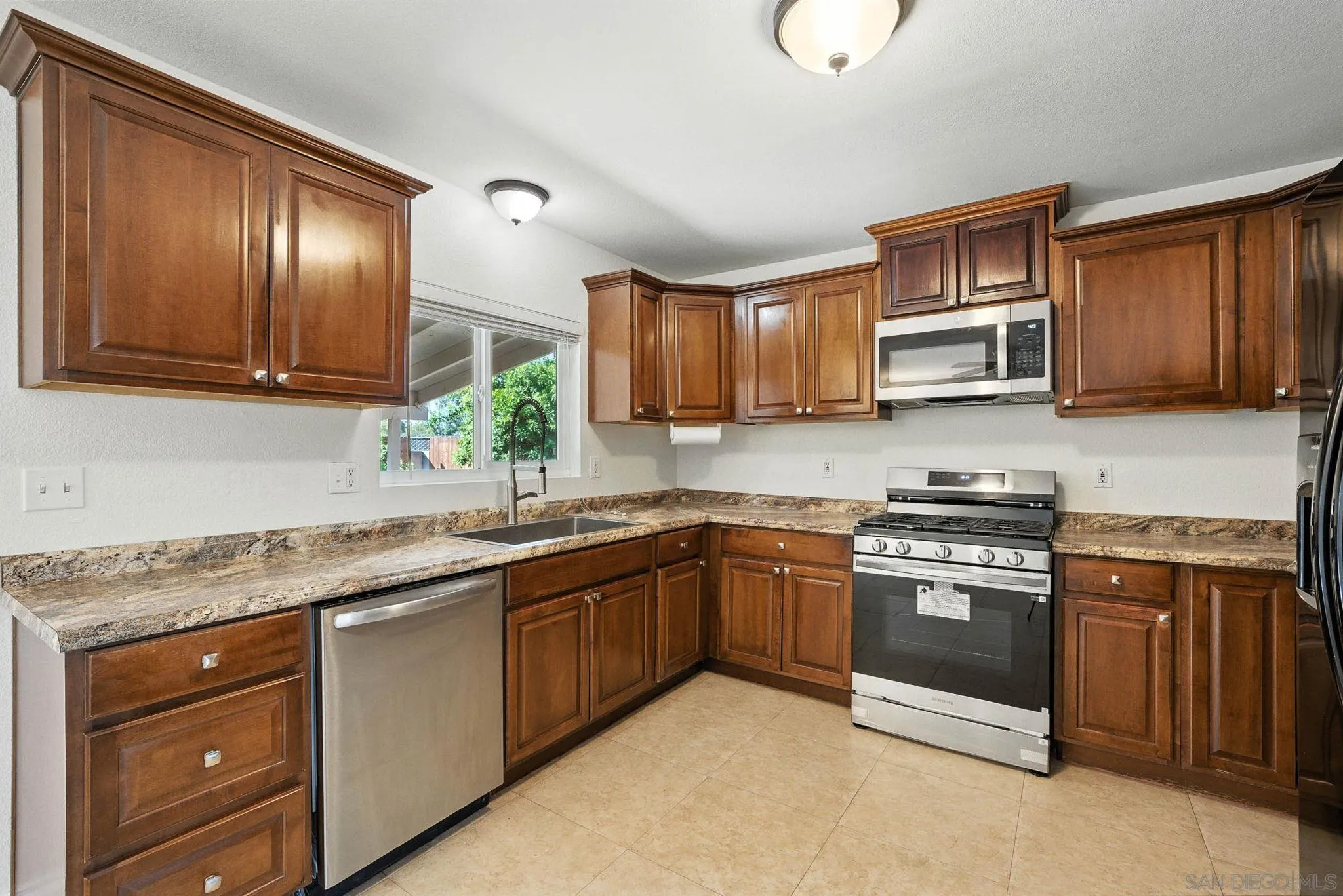 1660 Sycamore Dr.