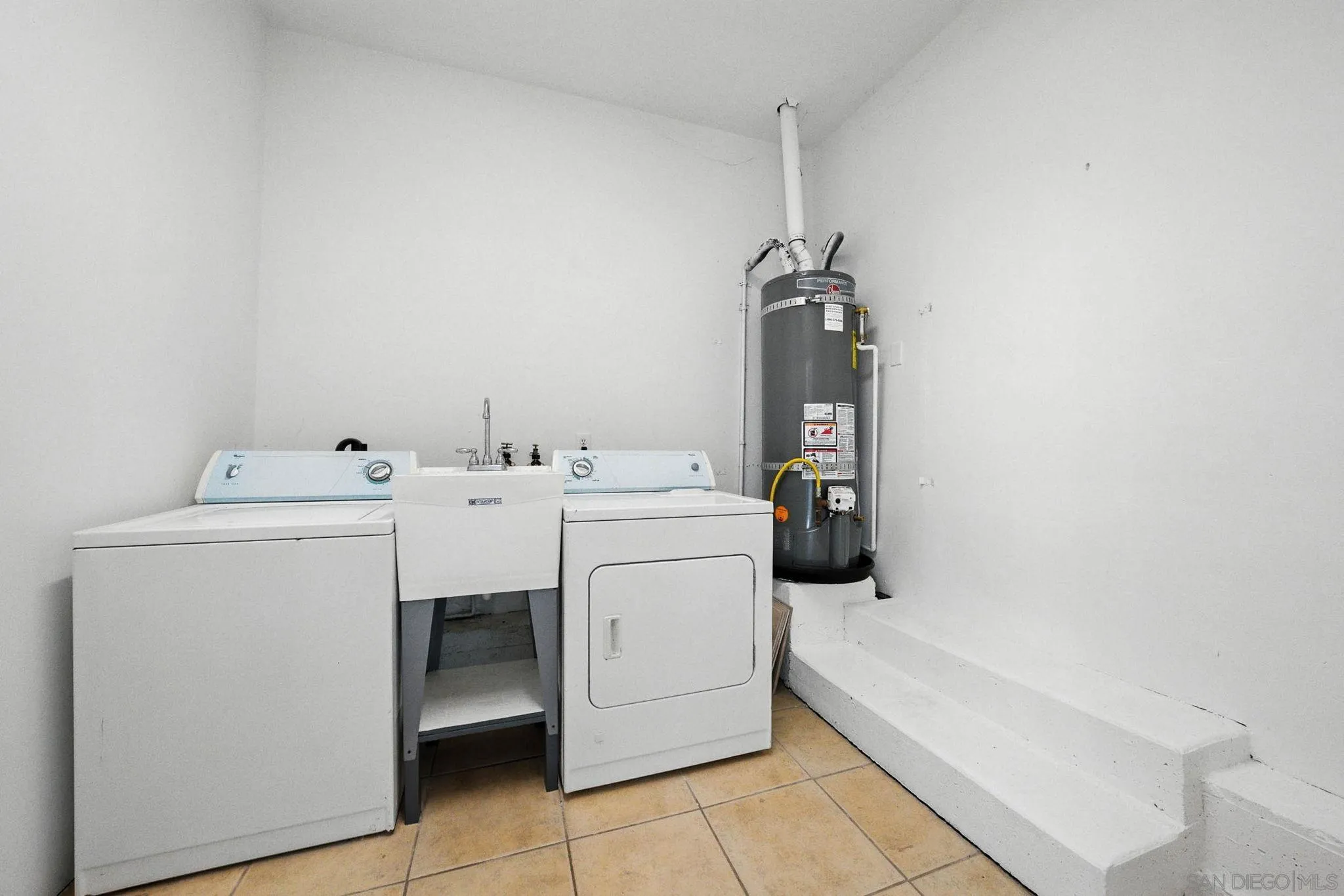 1660 Sycamore Dr.