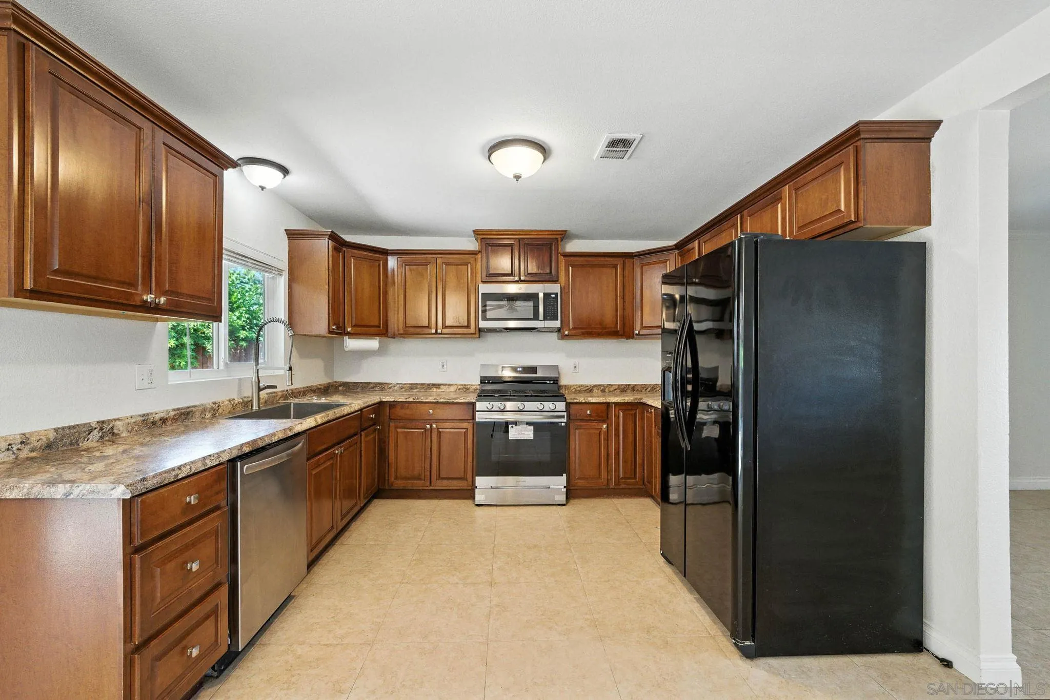 1660 Sycamore Dr.