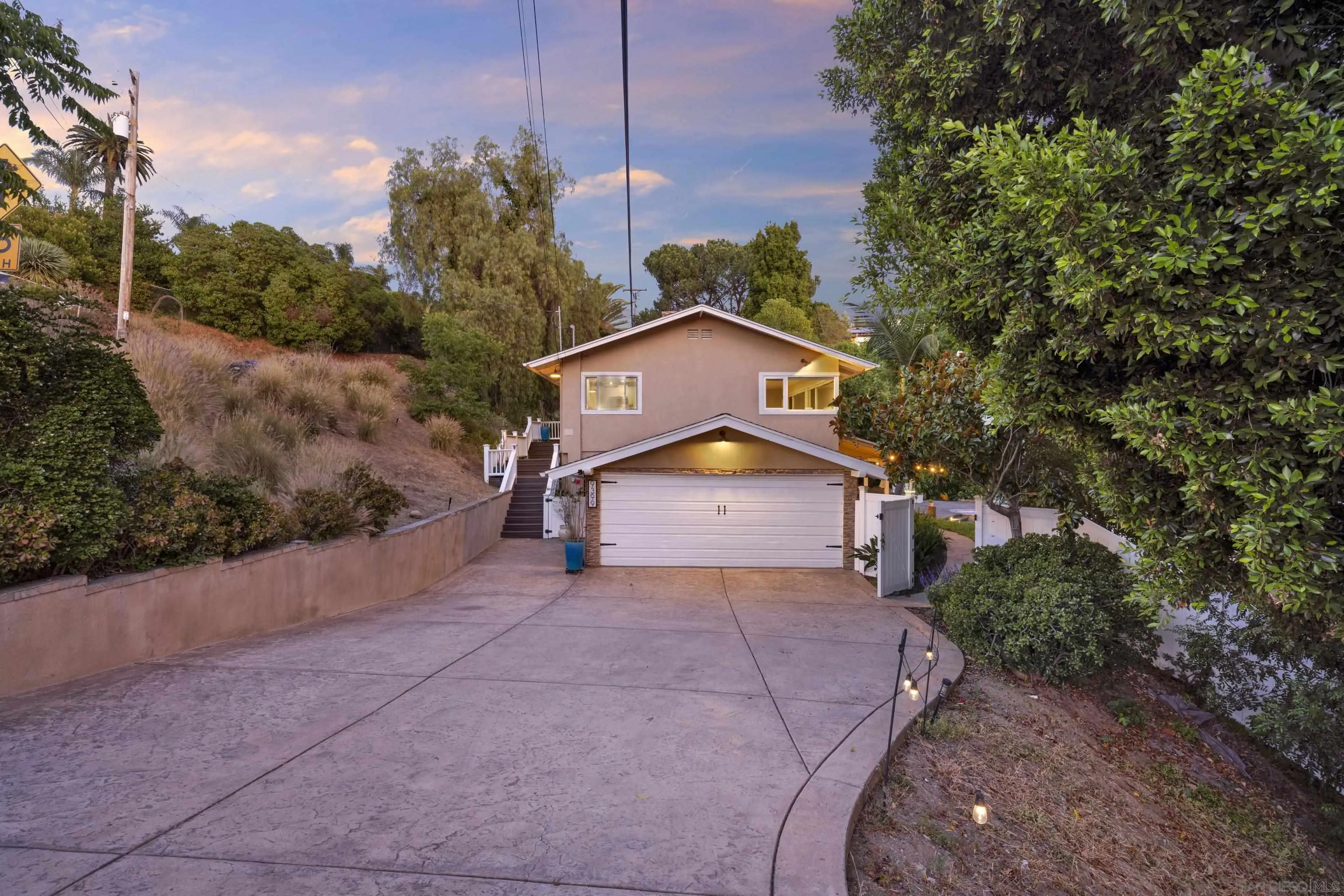 https://cdn.realtyfeed.com/cdn/127/250031628/015a2ebb168450c1abaf4a4b13bca378.webp