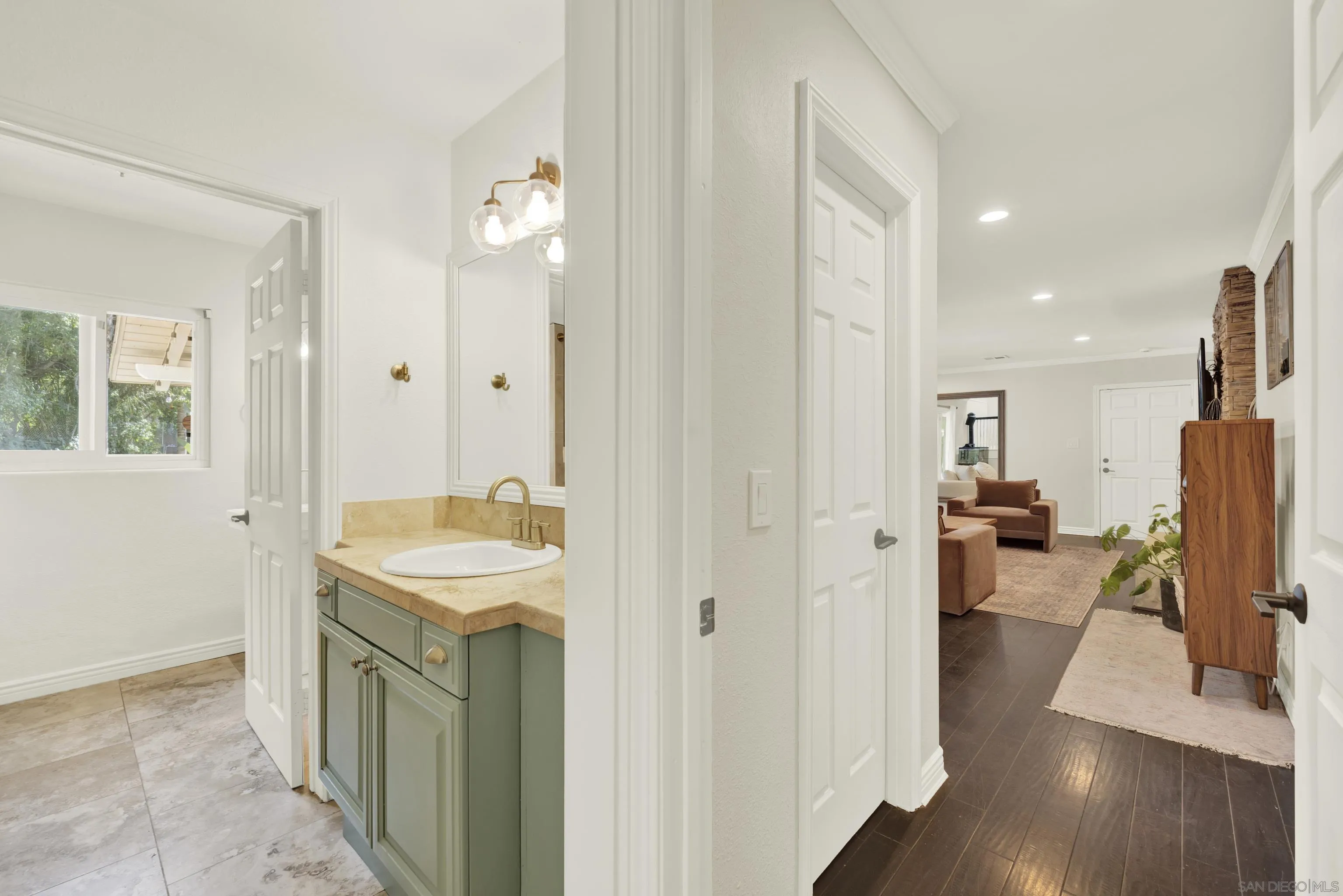 https://cdn.realtyfeed.com/cdn/127/250031628/1b4889b2f15ed5a6189c8963a71ad320.webp