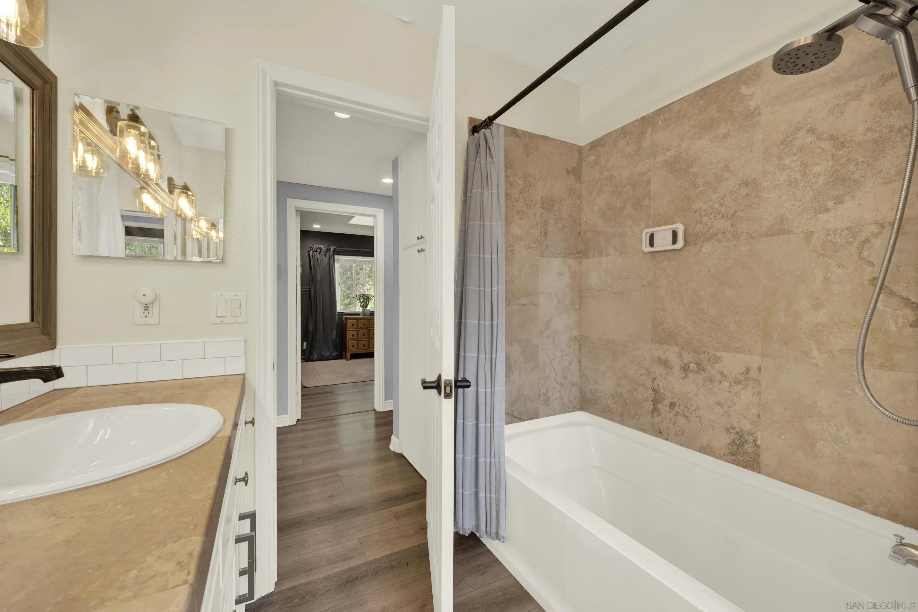 https://cdn.realtyfeed.com/cdn/127/250031628/23cd8d2bc29532fdac510de7d6d7f3de.webp