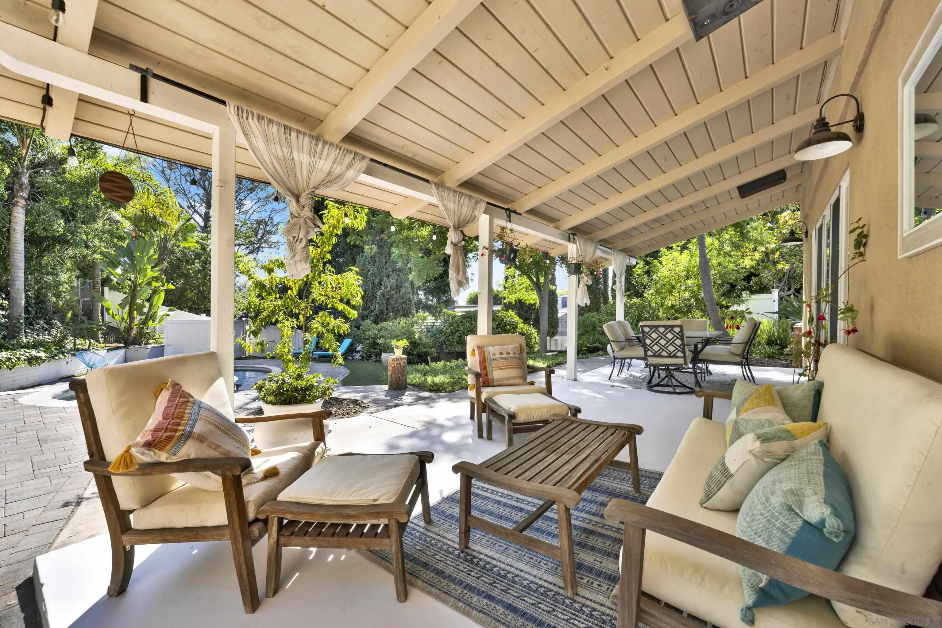 https://cdn.realtyfeed.com/cdn/127/250031628/31d289264ed53f79b32523d01785d194.webp
