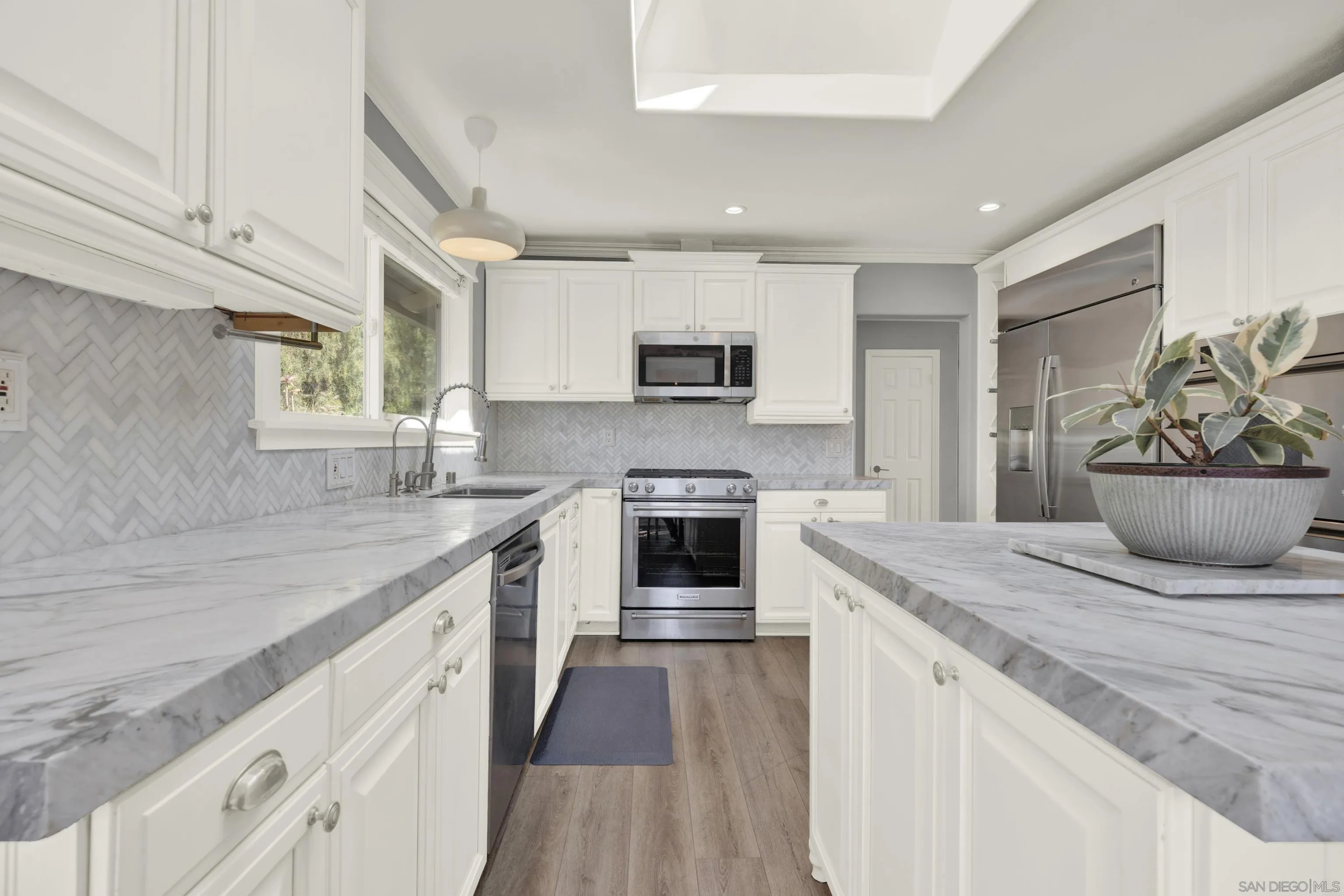 https://cdn.realtyfeed.com/cdn/127/250031628/4a634d5b733d84df4f061c8e2f2020c8.webp