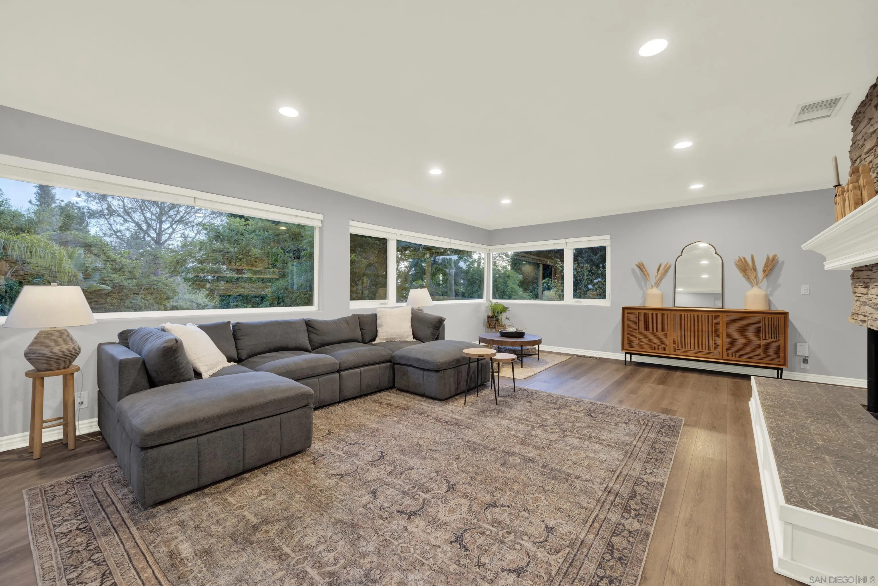 https://cdn.realtyfeed.com/cdn/127/250031628/85d61d2f7fd73652a8376f09bf4167cb.webp