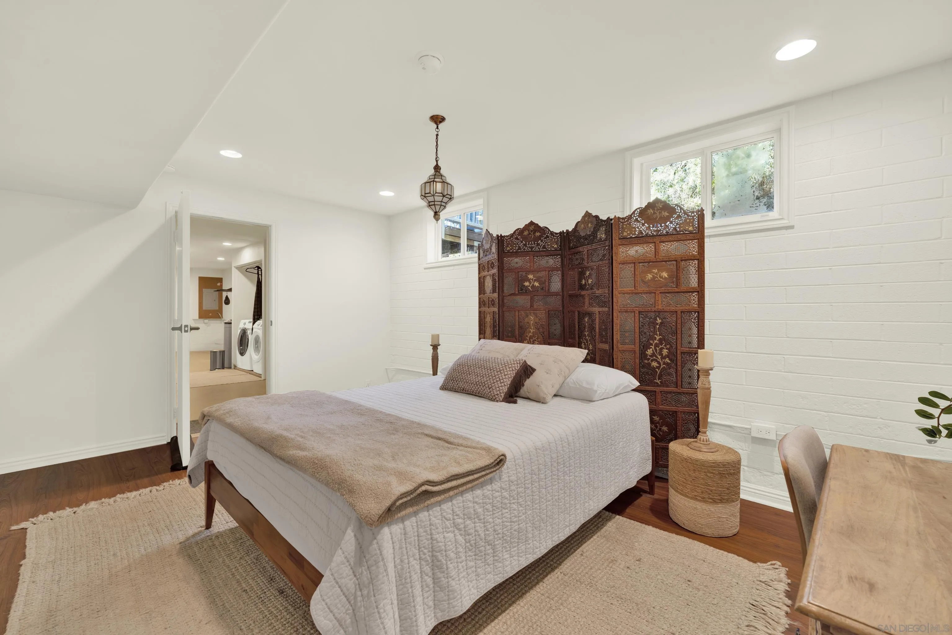 https://cdn.realtyfeed.com/cdn/127/250031628/8b0f68d080a942cd06328741ccf431d3.webp