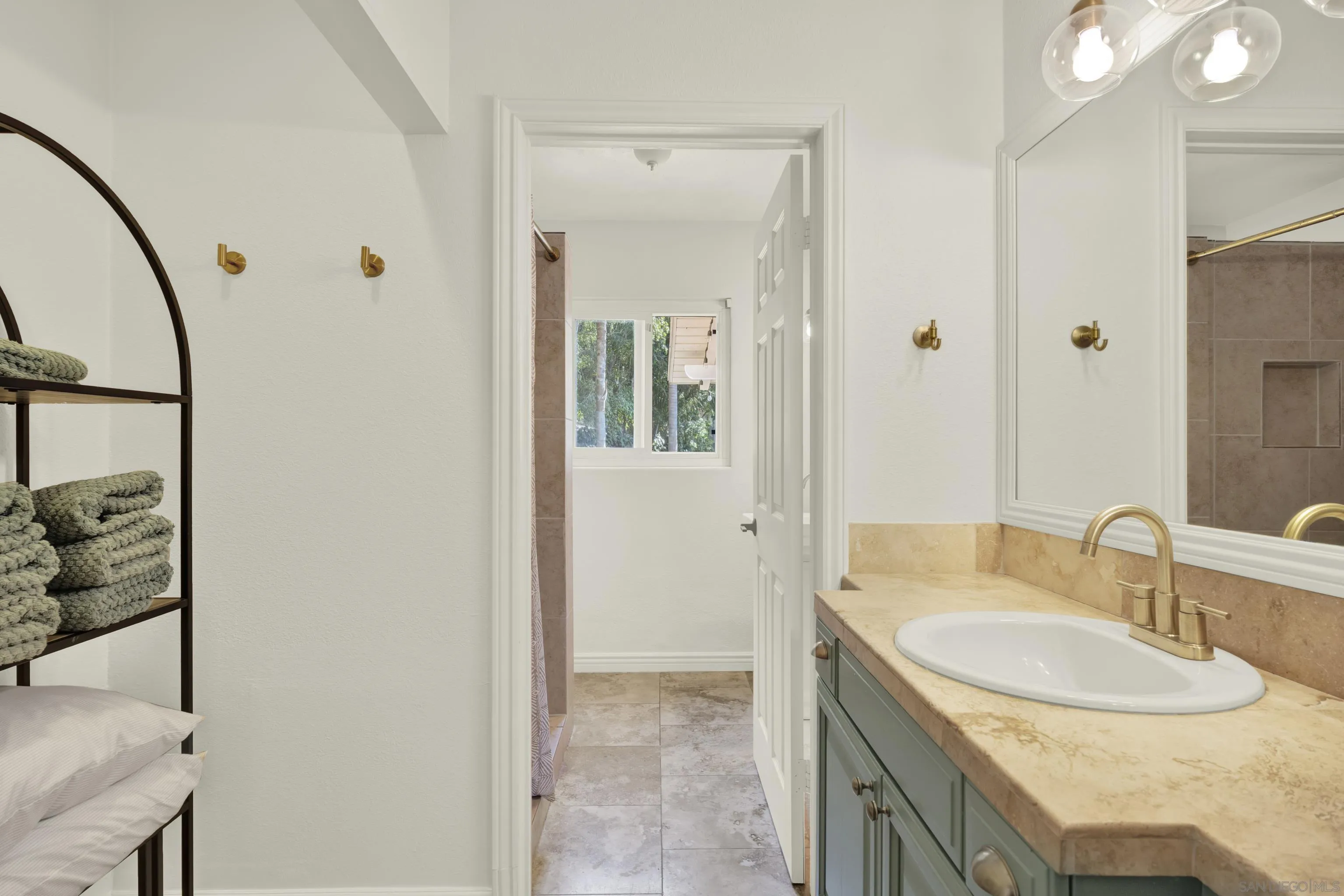 https://cdn.realtyfeed.com/cdn/127/250031628/a3186ce512d45bfe451e94e65231902d.webp