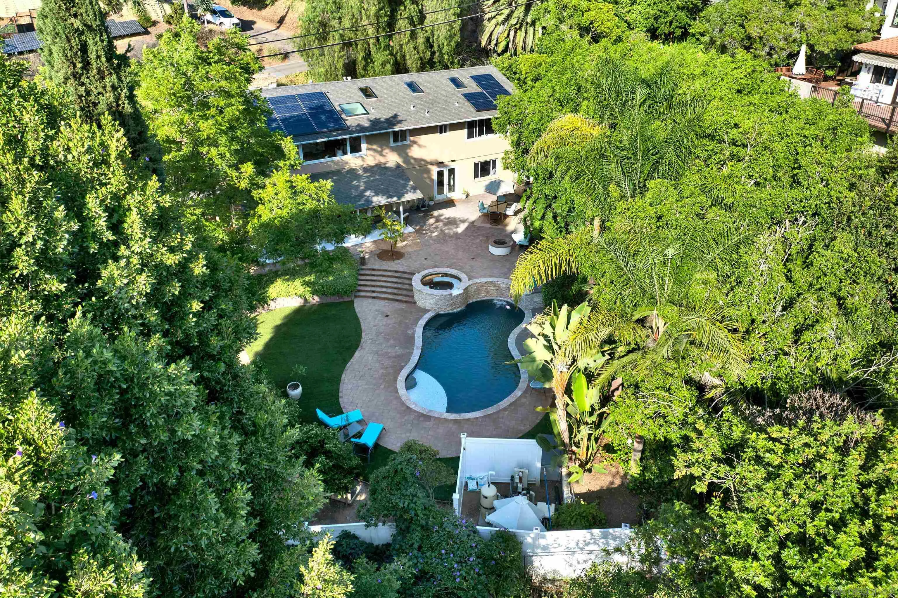 https://cdn.realtyfeed.com/cdn/127/250031628/b1cecd02468dcc23917098e5161c76f5.webp