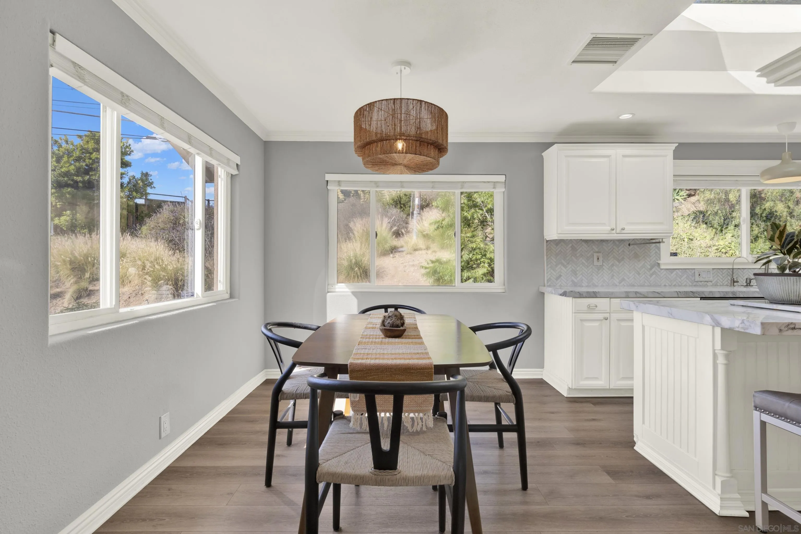 https://cdn.realtyfeed.com/cdn/127/250031628/ee91414f0d612faaf8f6ed66f94a708e.webp