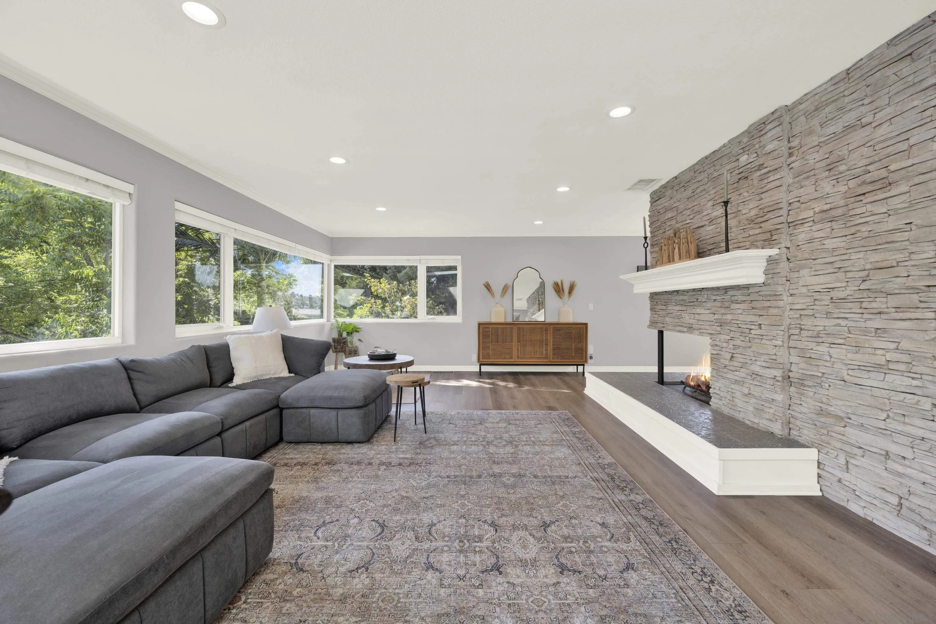 https://cdn.realtyfeed.com/cdn/127/250031628/fee9bab721b5fbe6833c552510d4adc7.webp