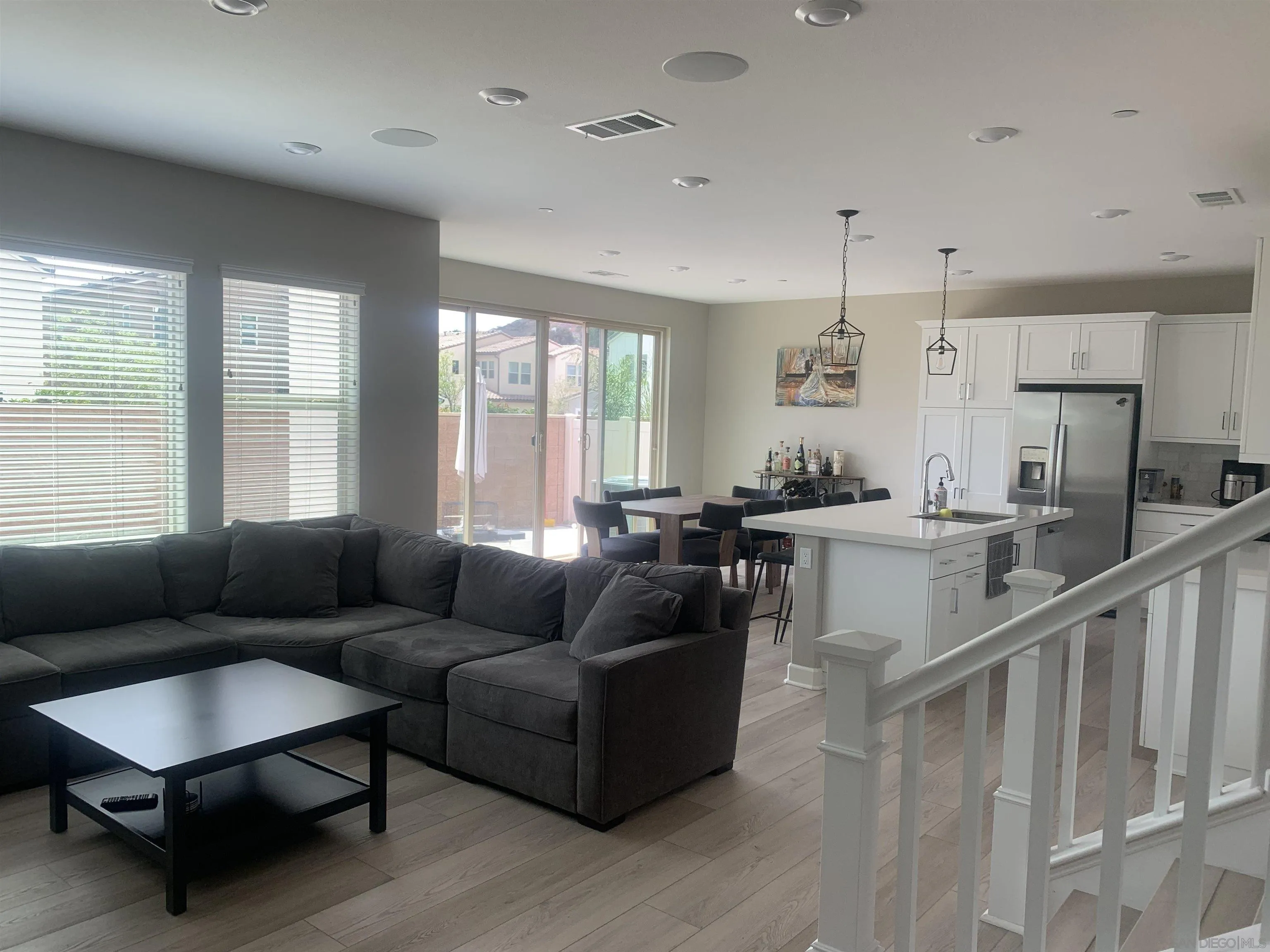 https://cdn.realtyfeed.com/cdn/127/250031637/1e21b172a4ec297d08482f707df26924.webp