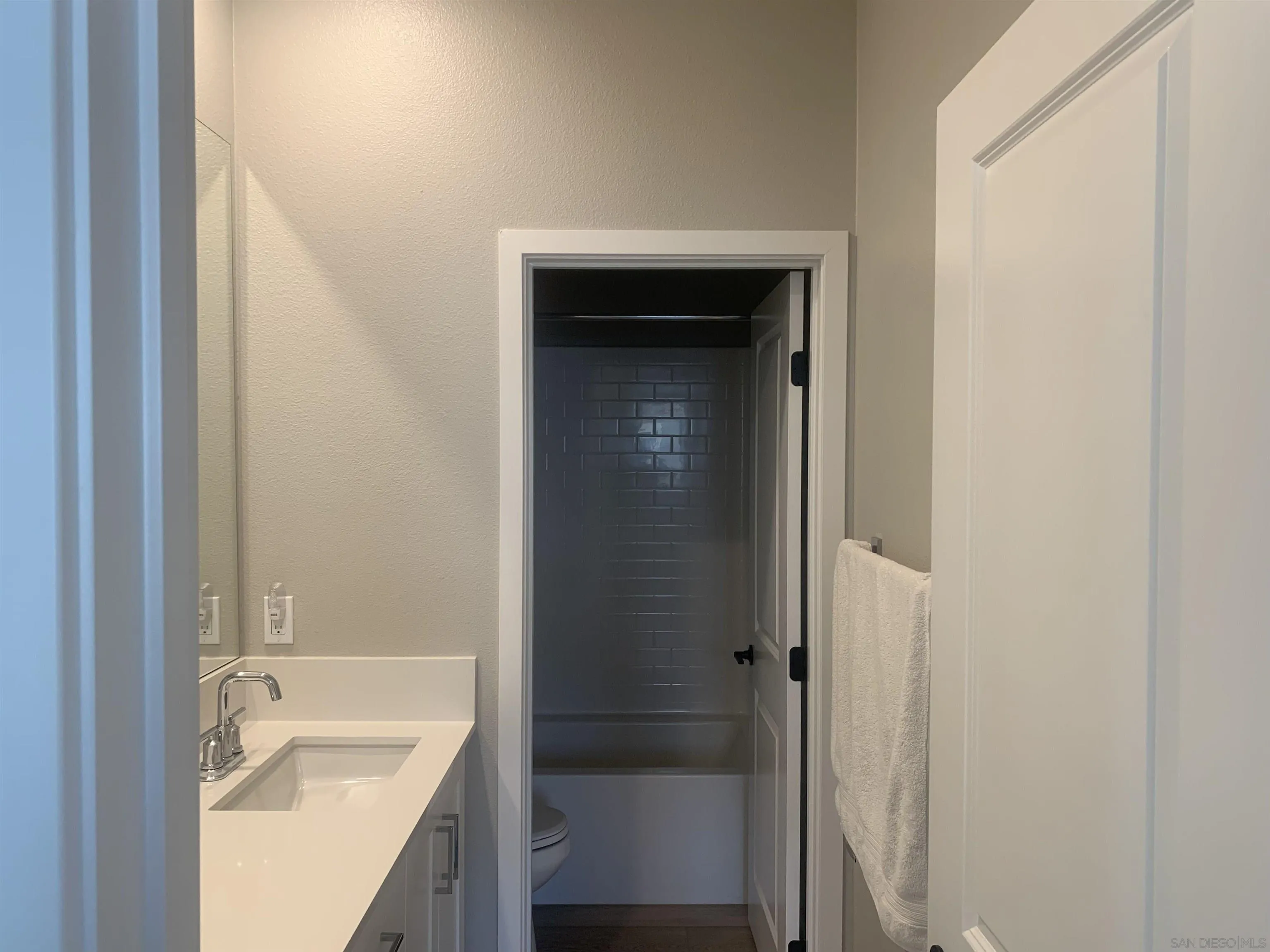 https://cdn.realtyfeed.com/cdn/127/250031637/2ecf8869c2ab8b839763aeae0048377f.webp