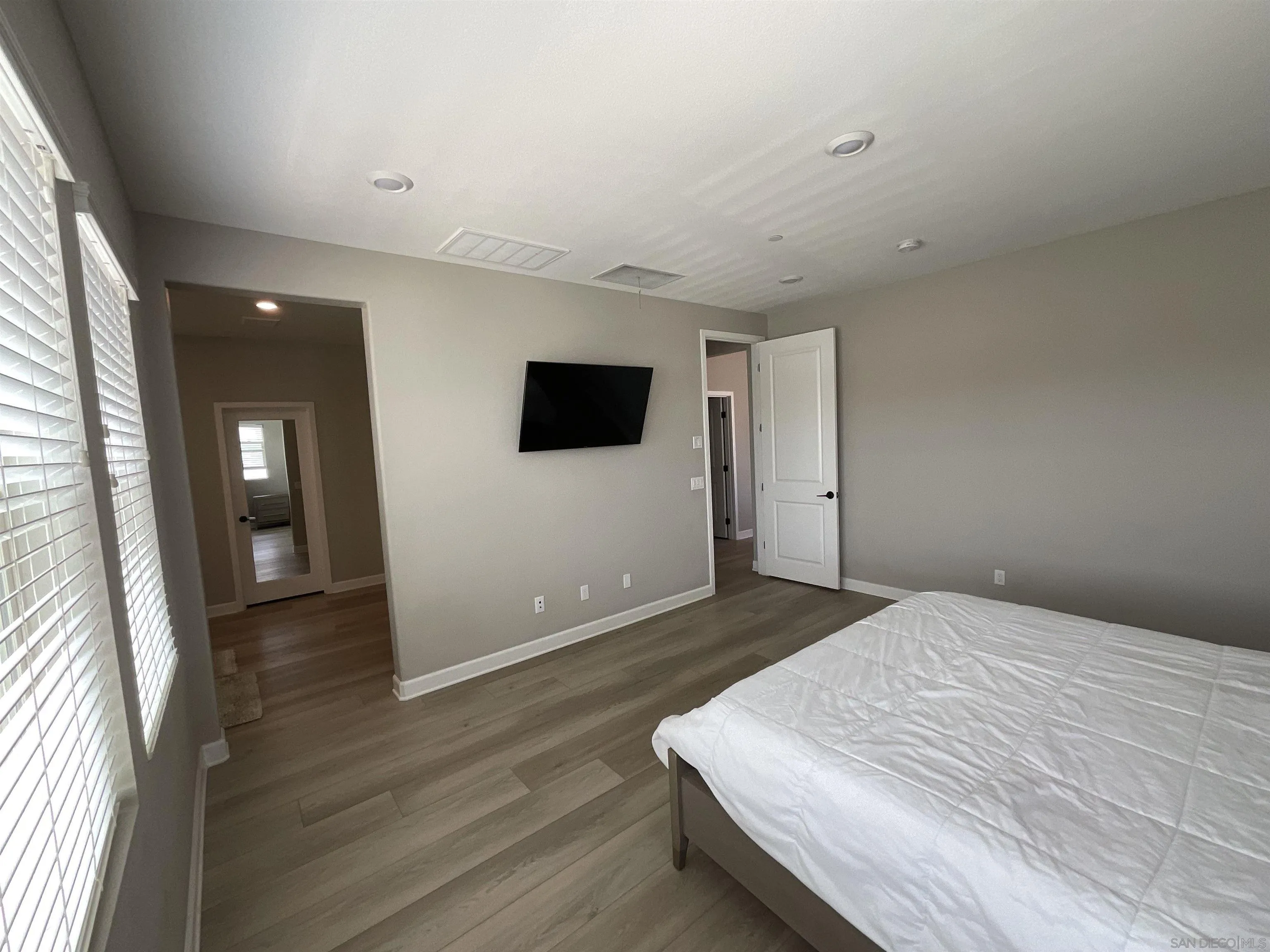 https://cdn.realtyfeed.com/cdn/127/250031637/7ef04b23f12878203b991749f4619c95.webp